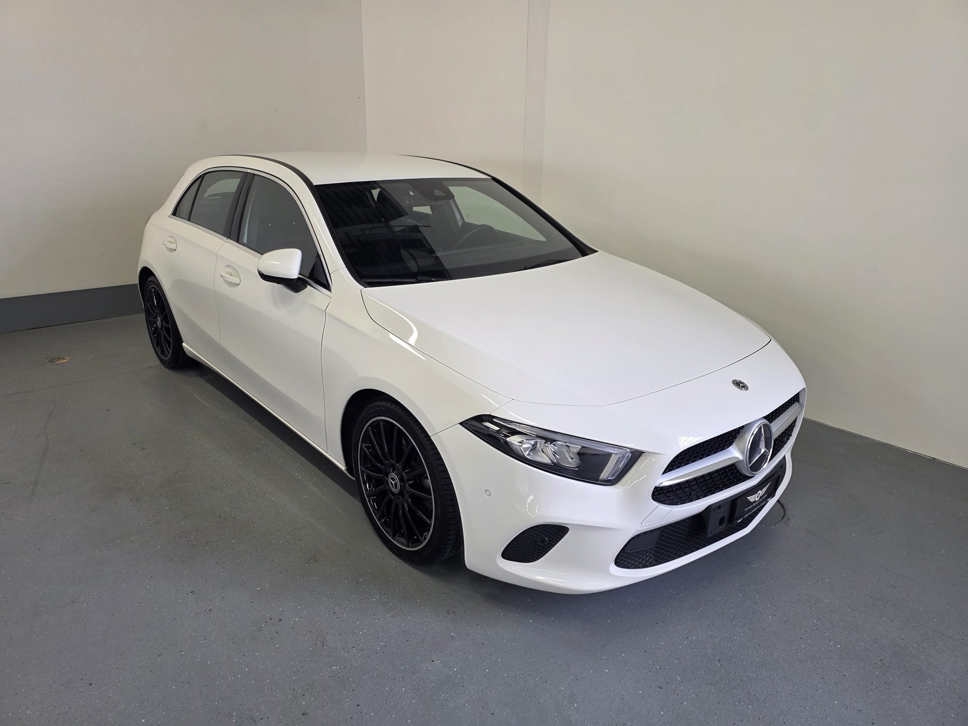 MERCEDES-BENZ A 220 Progressive 7G-DCT 4Matic-image-1