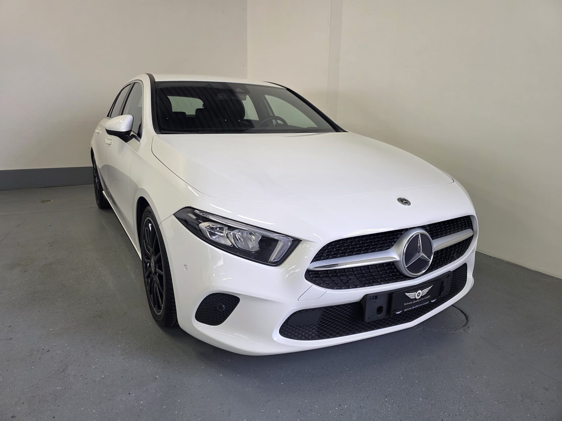 MERCEDES-BENZ A 220 Progressive 7G-DCT 4Matic-image-3