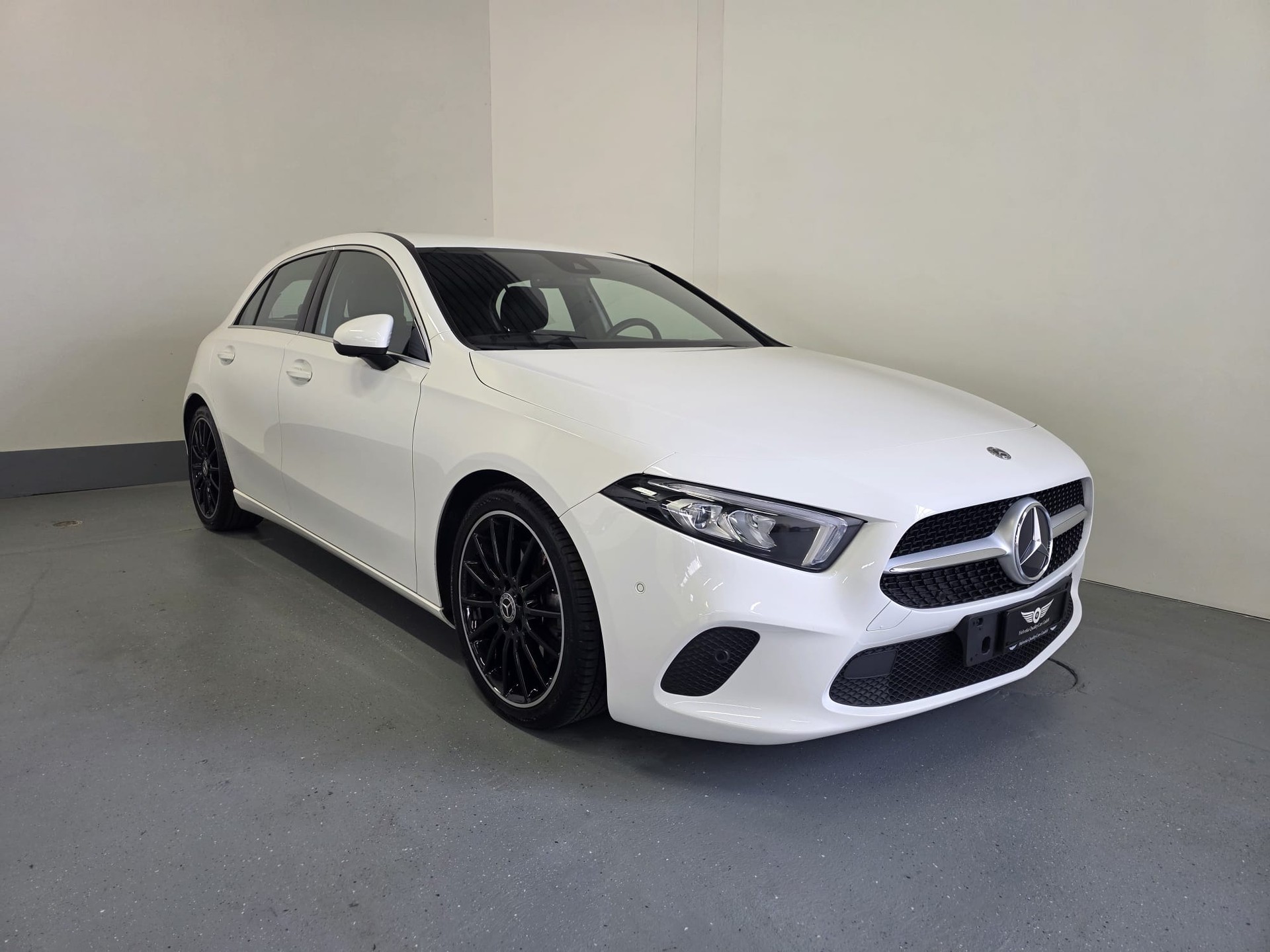 MERCEDES-BENZ A 220 Progressive 7G-DCT 4Matic-image-2