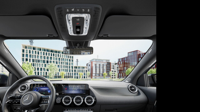 MERCEDES-BENZ EQA 350 4M Swiss Star-image-9