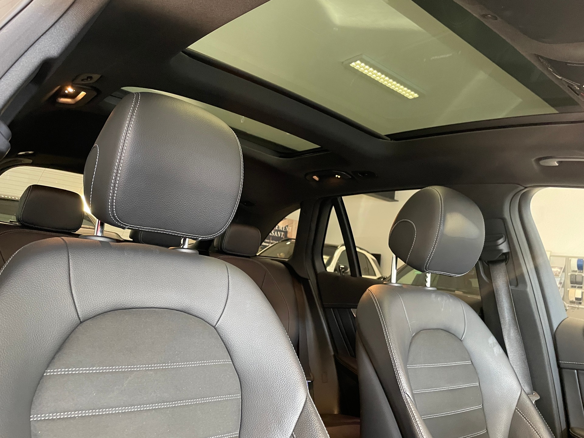 MERCEDES-BENZ GLC 220 d AMG Line 4Matic 9G-Tronic-image-17