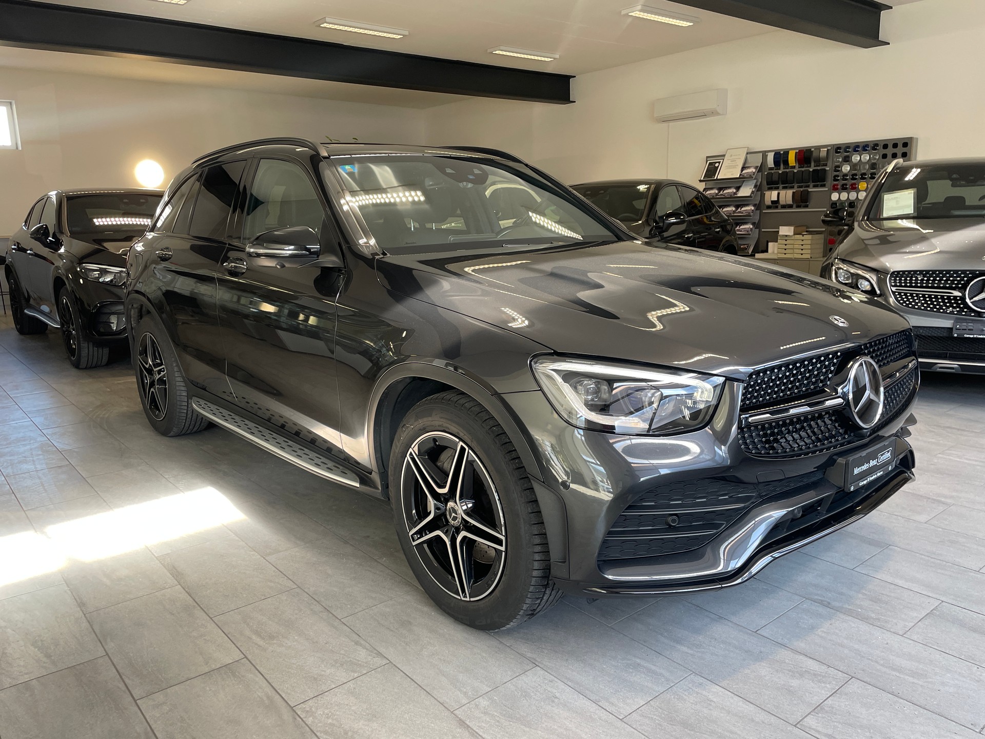 MERCEDES-BENZ GLC 220 d AMG Line 4Matic 9G-Tronic-image-2