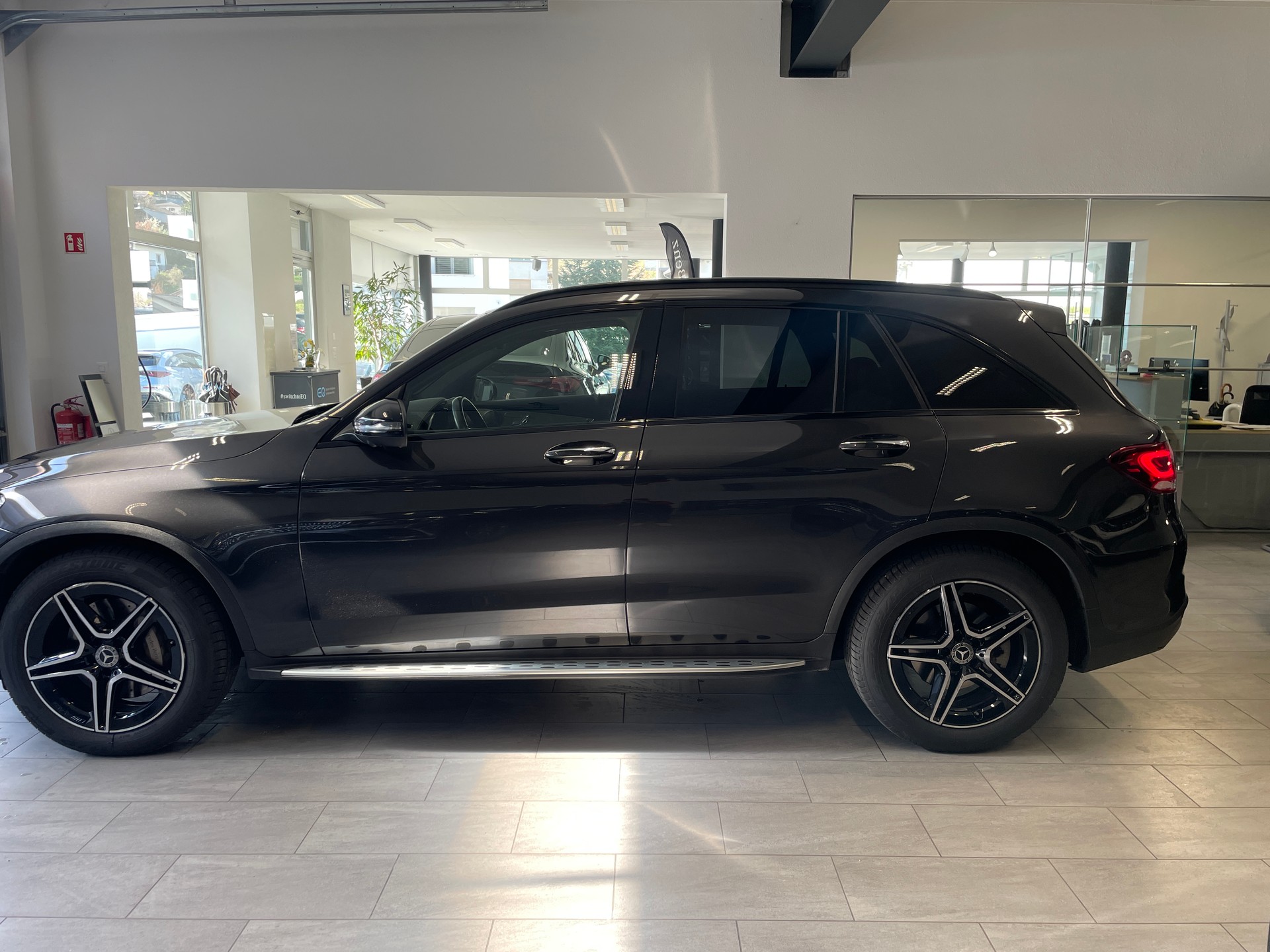 MERCEDES-BENZ GLC 220 d AMG Line 4Matic 9G-Tronic-image-4