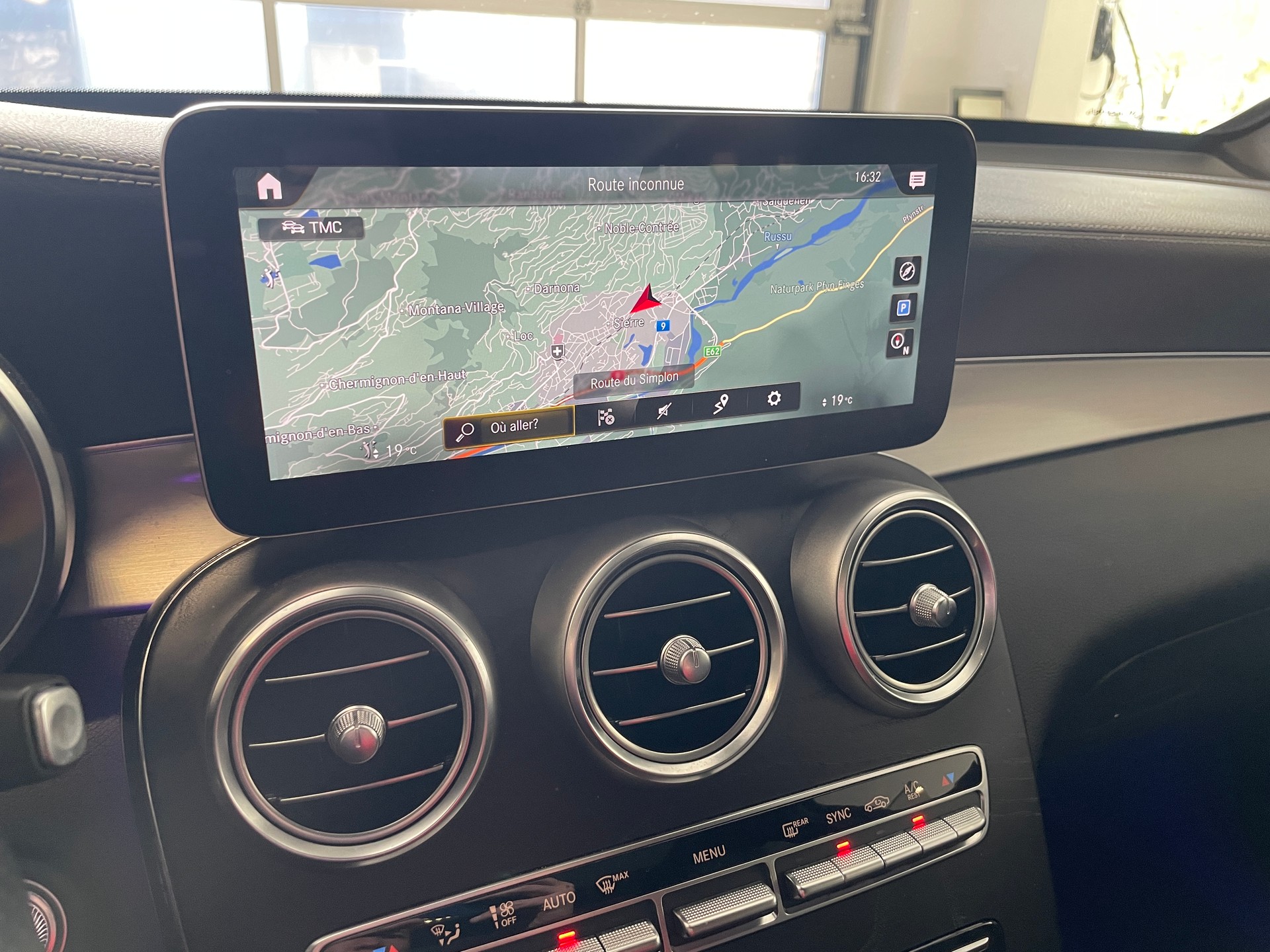 MERCEDES-BENZ GLC 220 d AMG Line 4Matic 9G-Tronic-image-13