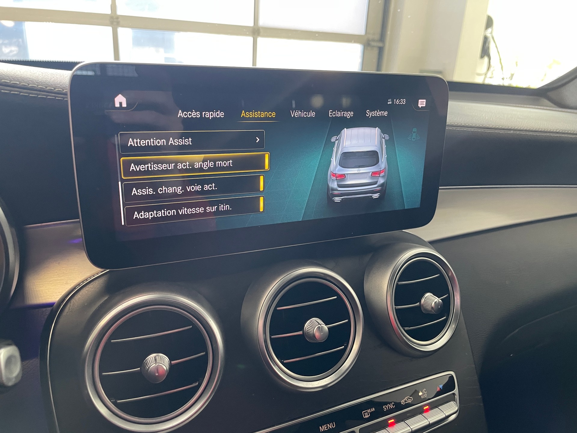 MERCEDES-BENZ GLC 220 d AMG Line 4Matic 9G-Tronic-image-15