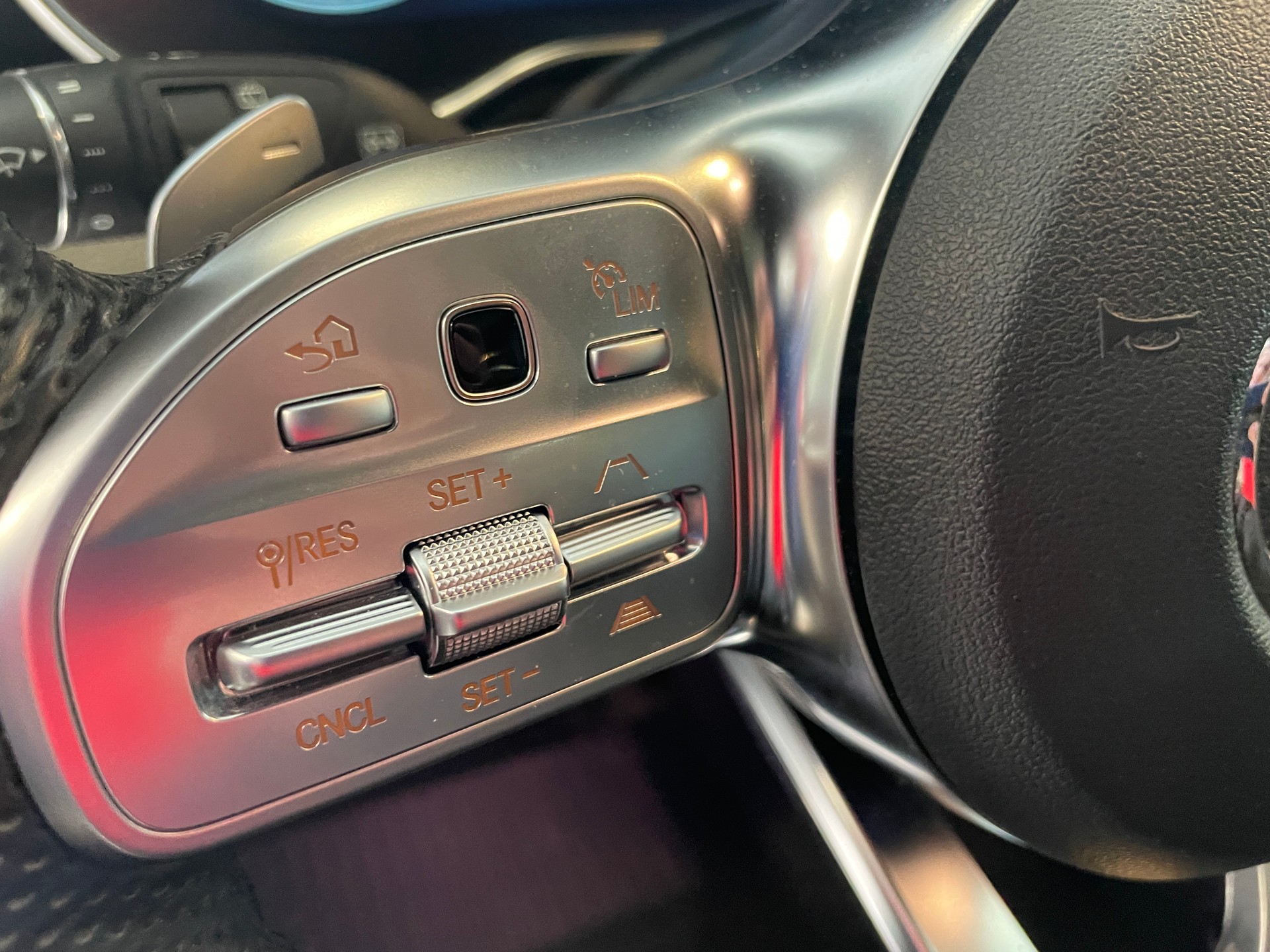 MERCEDES-BENZ GLC 220 d AMG Line 4Matic 9G-Tronic-image-10