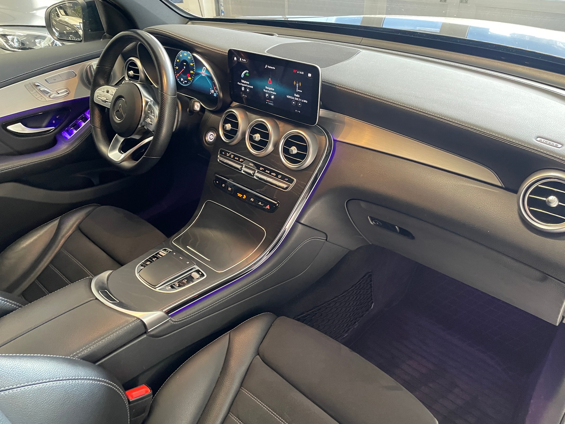 MERCEDES-BENZ GLC 220 d AMG Line 4Matic 9G-Tronic-image-18