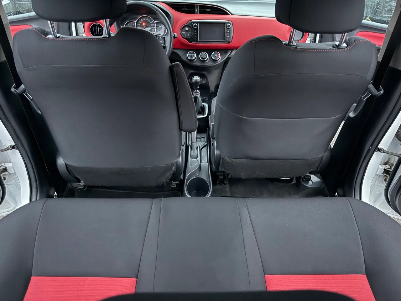TOYOTA Yaris 1.33 Luna-image-14