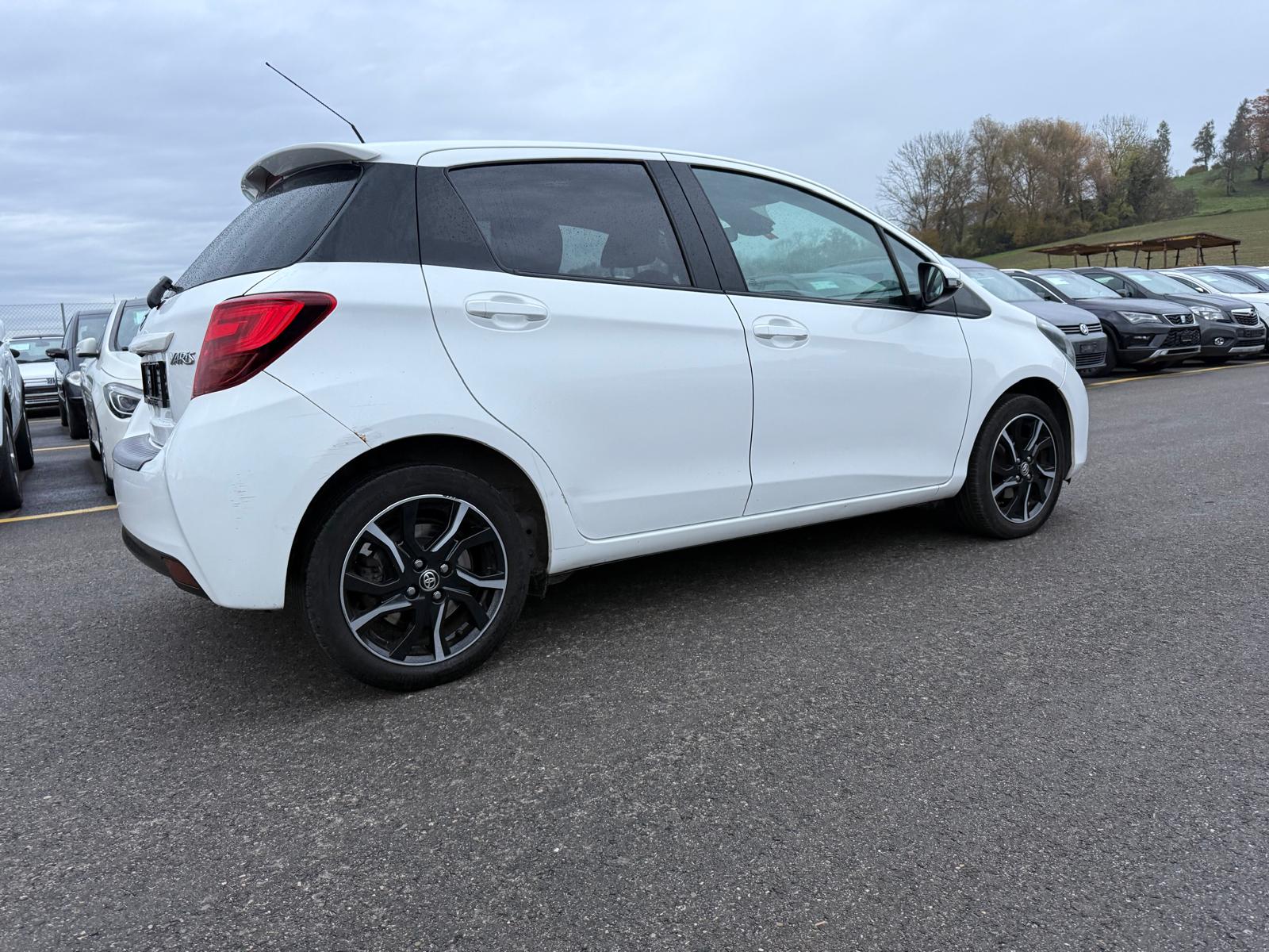 TOYOTA Yaris 1.33 Luna-image-13