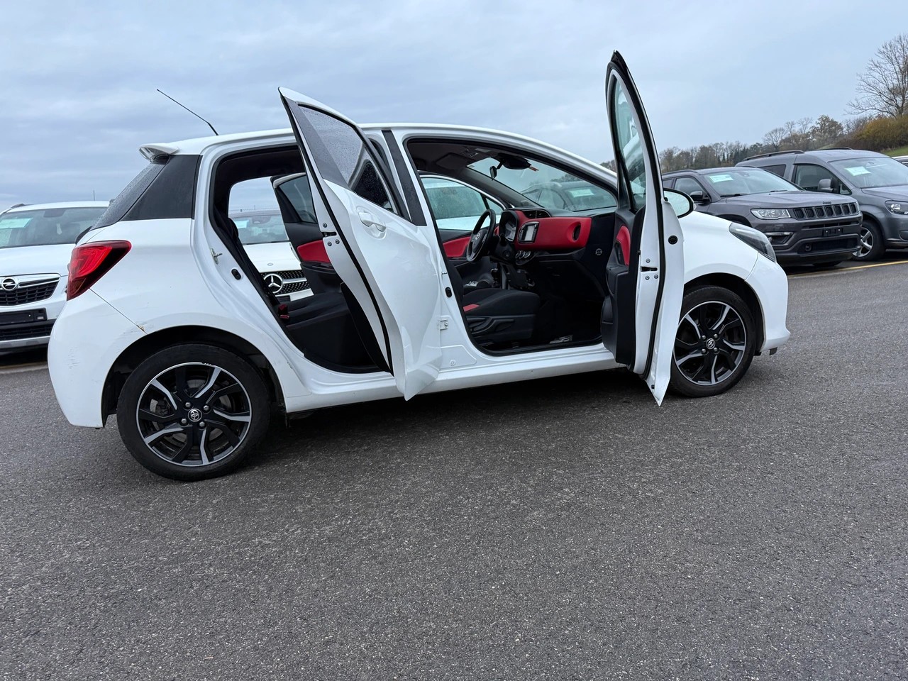 TOYOTA Yaris 1.33 Luna-image-0
