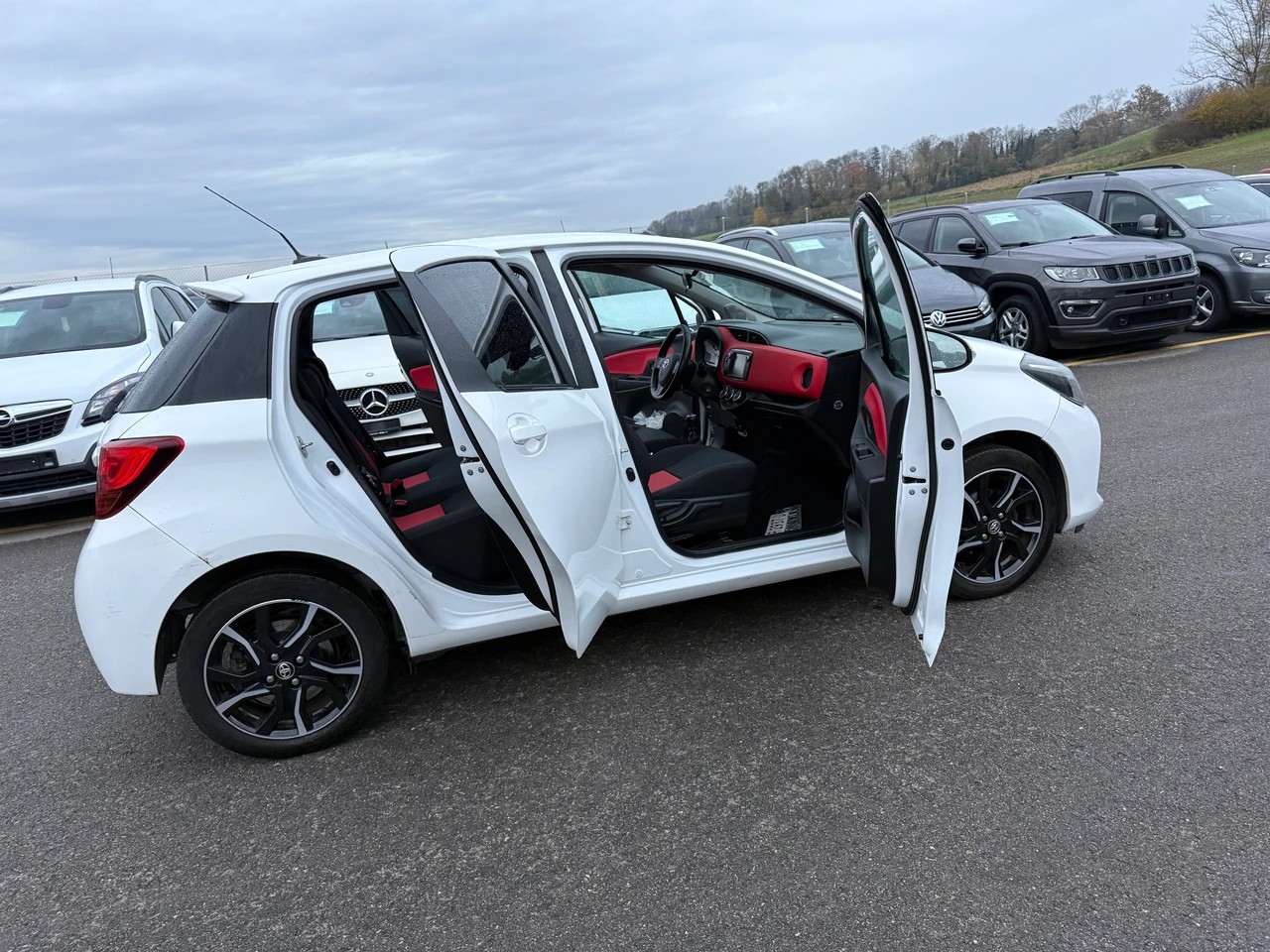 TOYOTA Yaris 1.33 Luna-image-1
