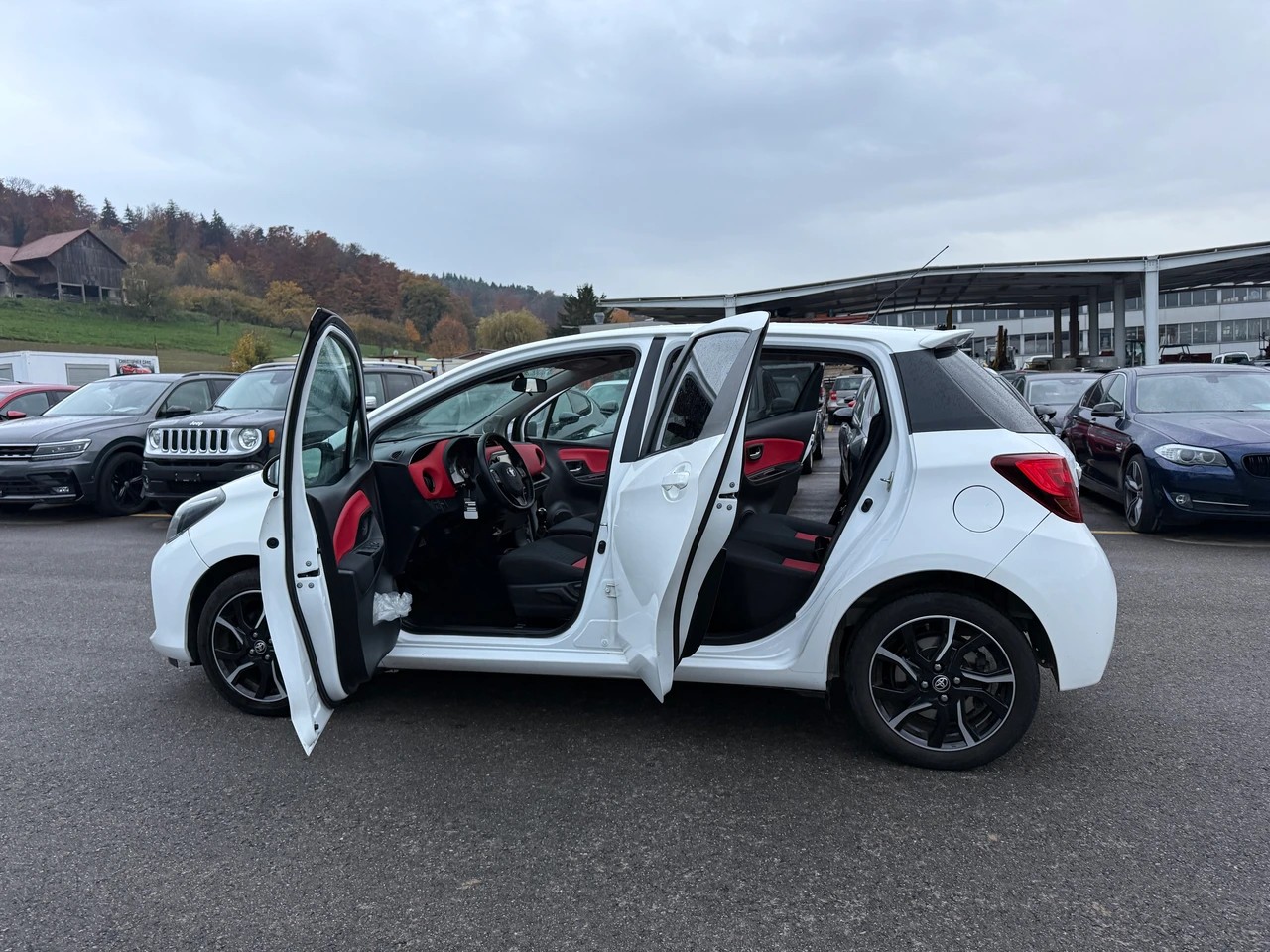 TOYOTA Yaris 1.33 Luna-image-2