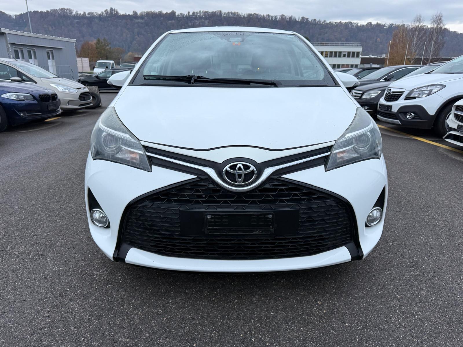 TOYOTA Yaris 1.33 Luna-image-1