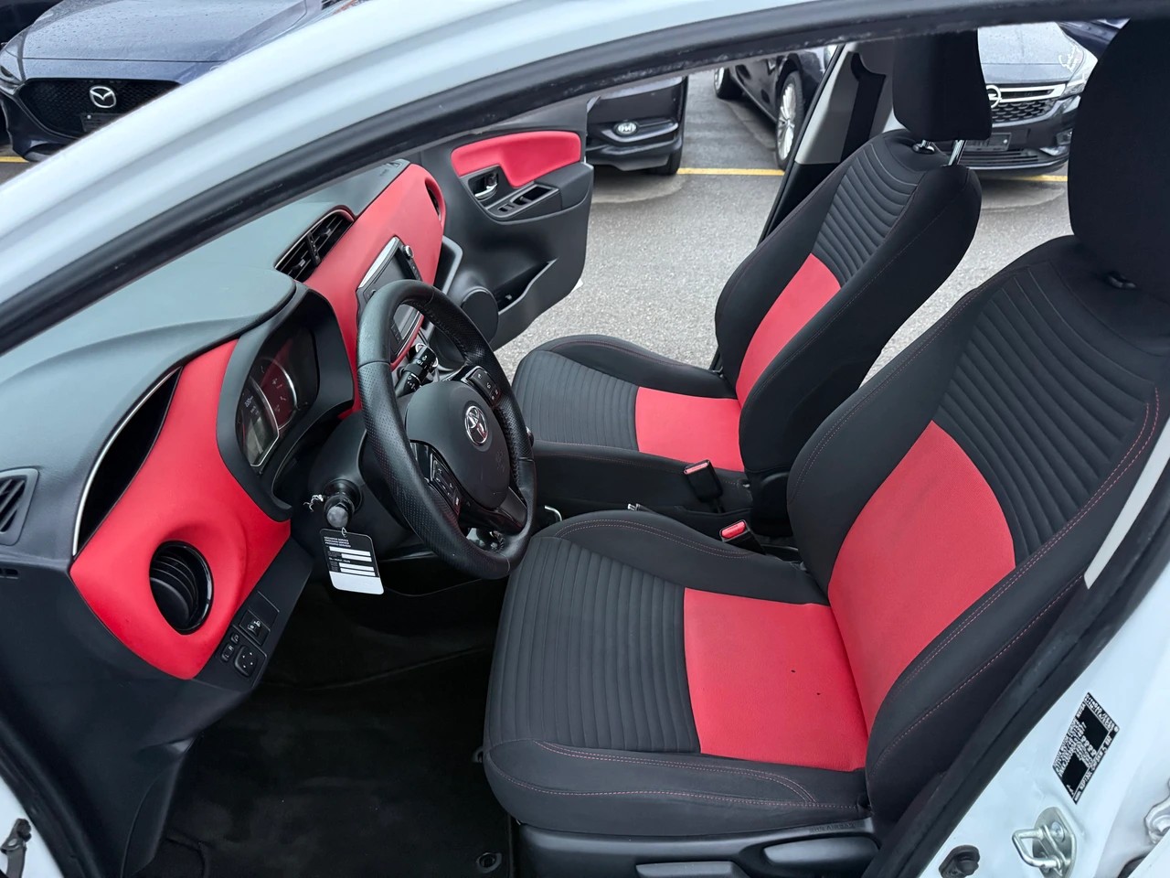 TOYOTA Yaris 1.33 Luna-image-8