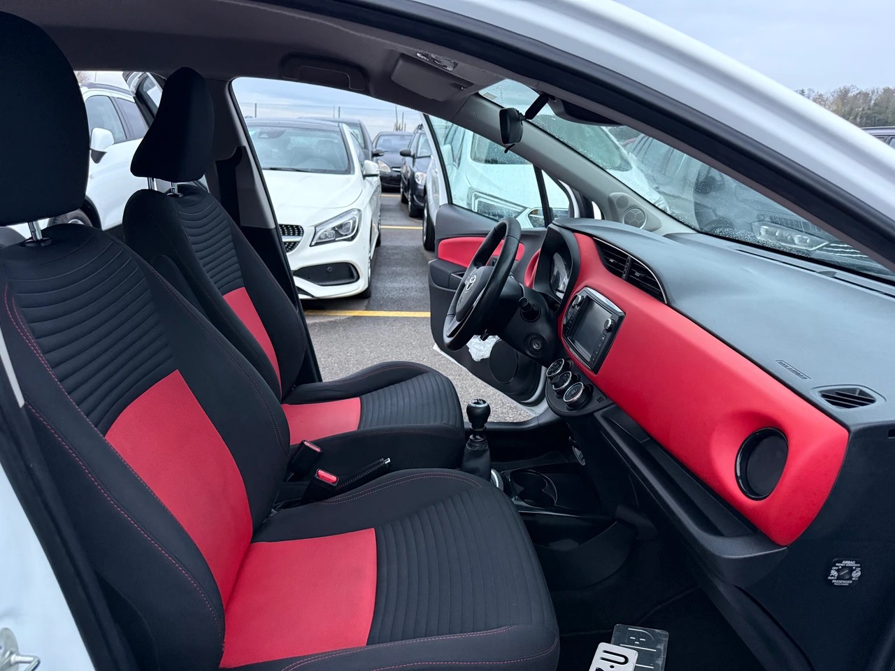 TOYOTA Yaris 1.33 Luna-image-11