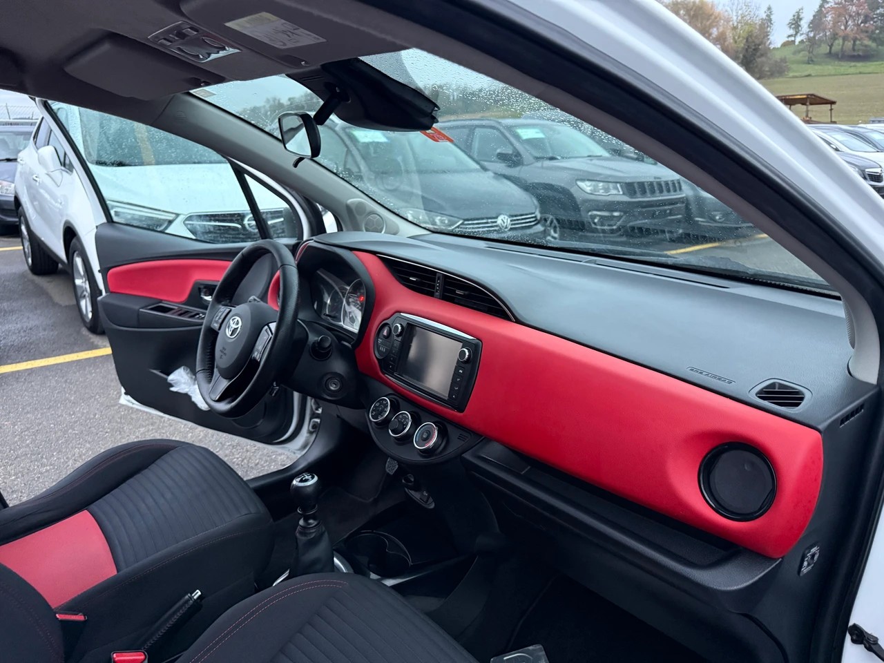 TOYOTA Yaris 1.33 Luna-image-9
