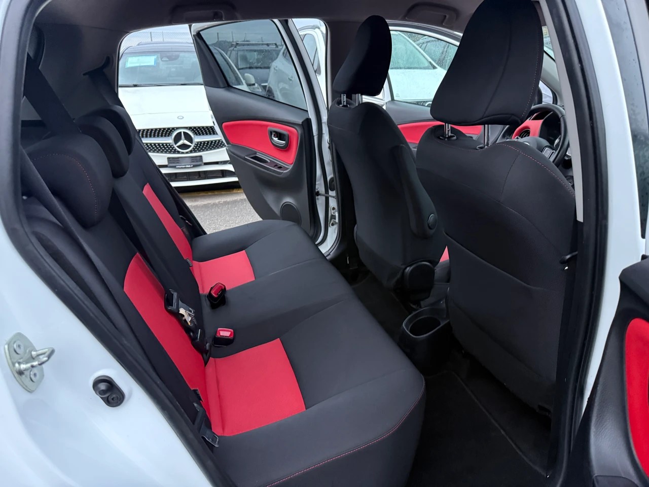TOYOTA Yaris 1.33 Luna-image-5