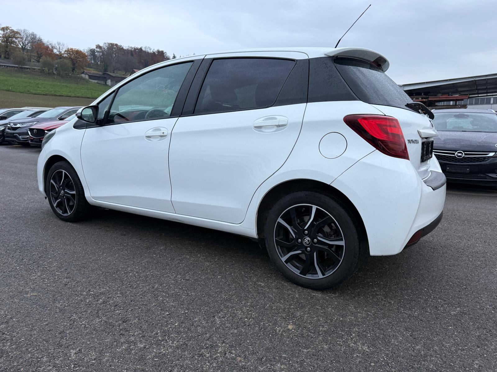 TOYOTA Yaris 1.33 Luna-image-15