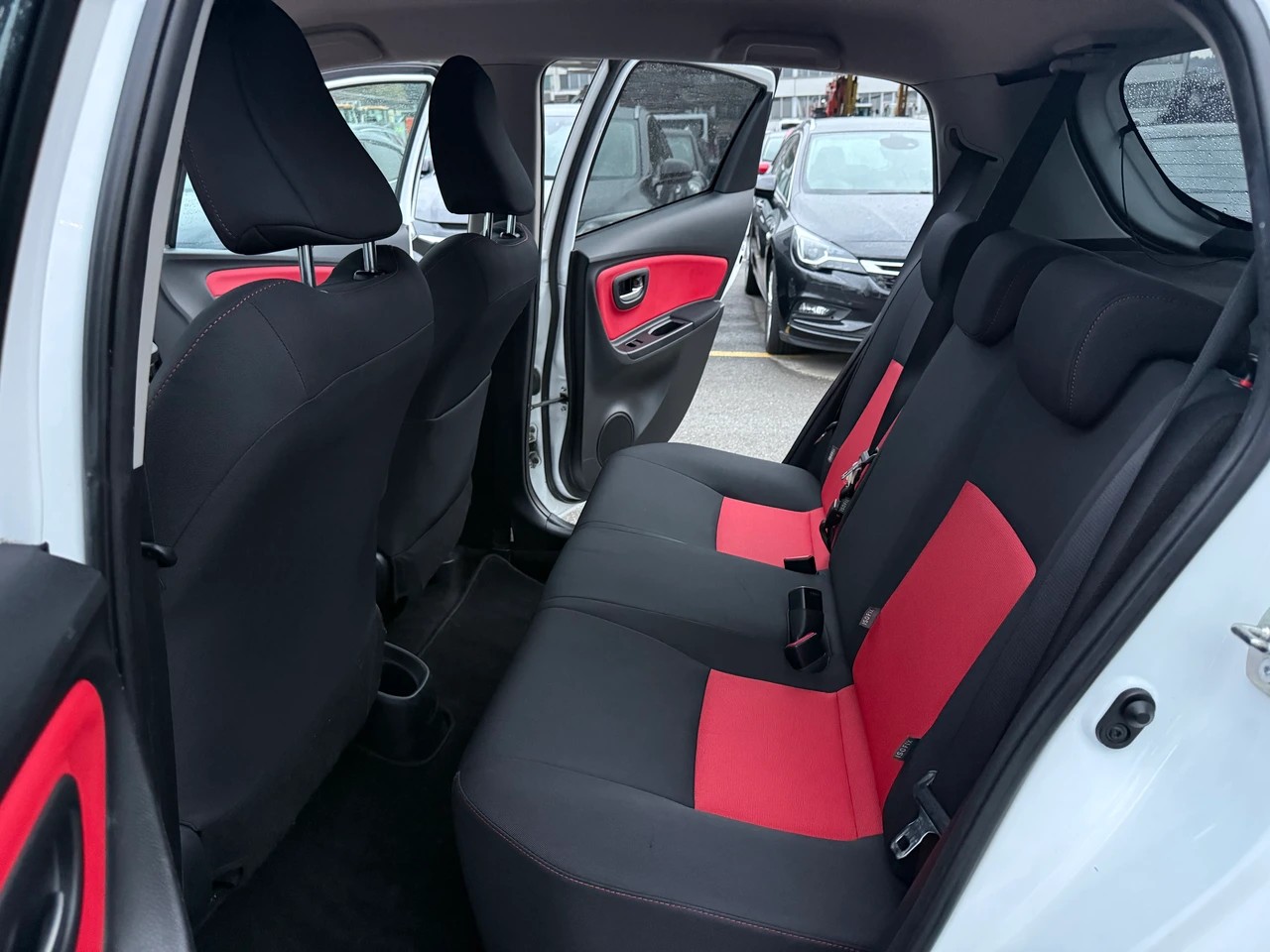 TOYOTA Yaris 1.33 Luna-image-10