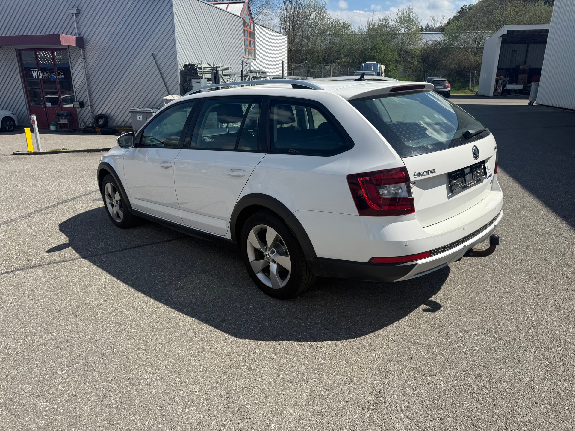 SKODA Octavia Combi 2.0 TDI Scout 4x4-image-5