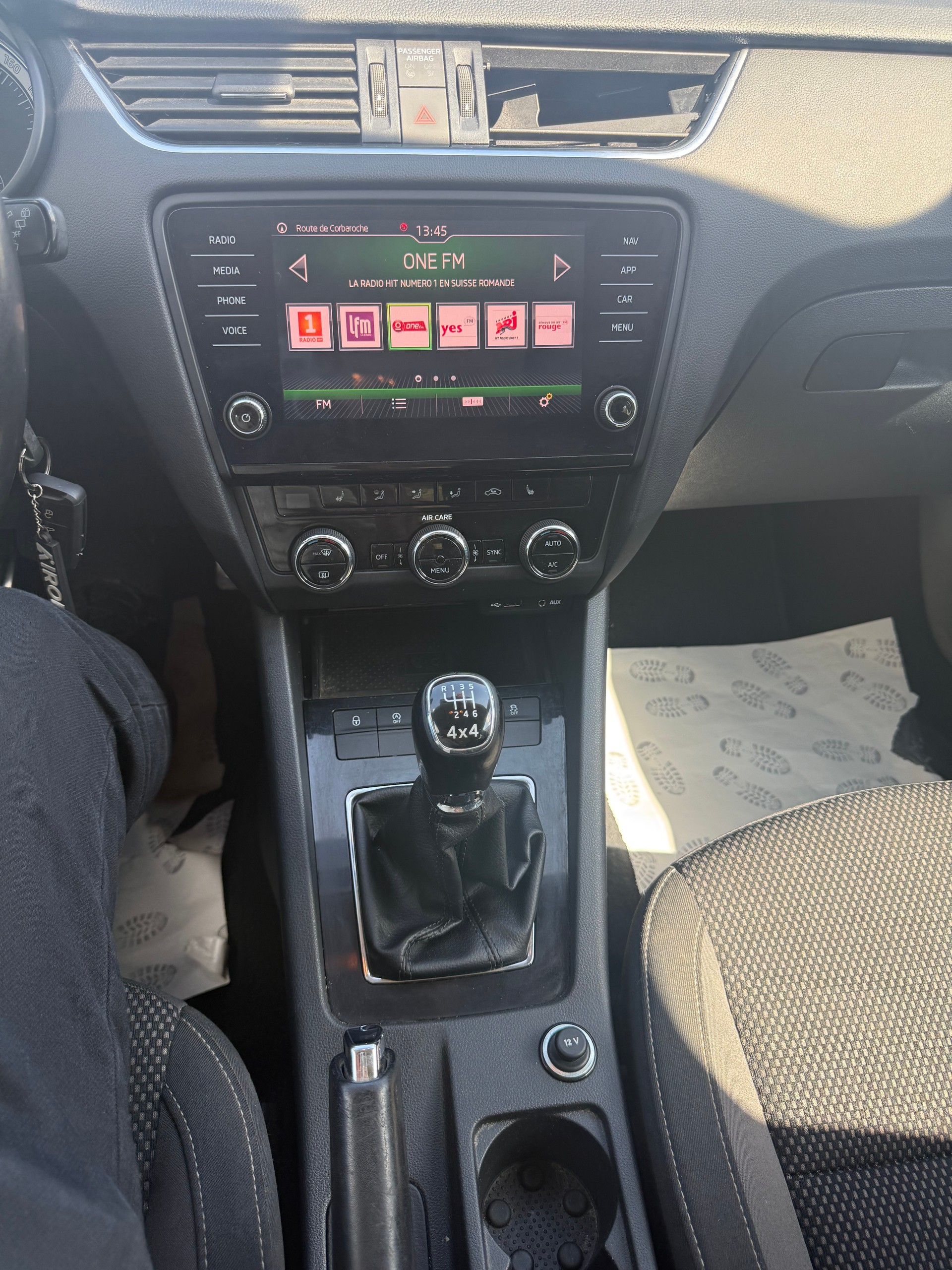 SKODA Octavia Combi 2.0 TDI Scout 4x4-image-8