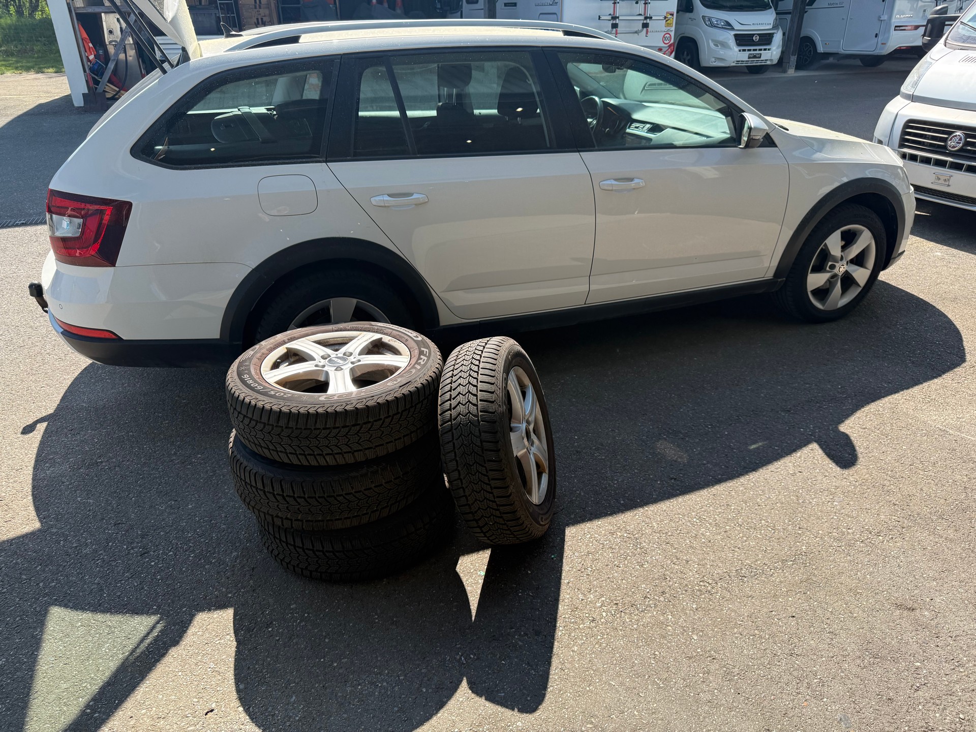 SKODA Octavia Combi 2.0 TDI Scout 4x4-image-12