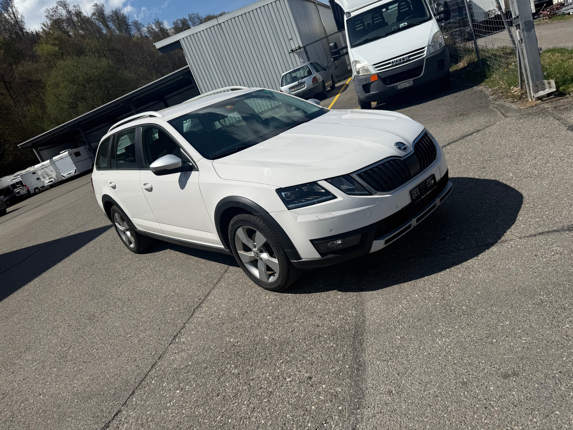 SKODA Octavia Combi 2.0 TDI Scout 4x4-image-2
