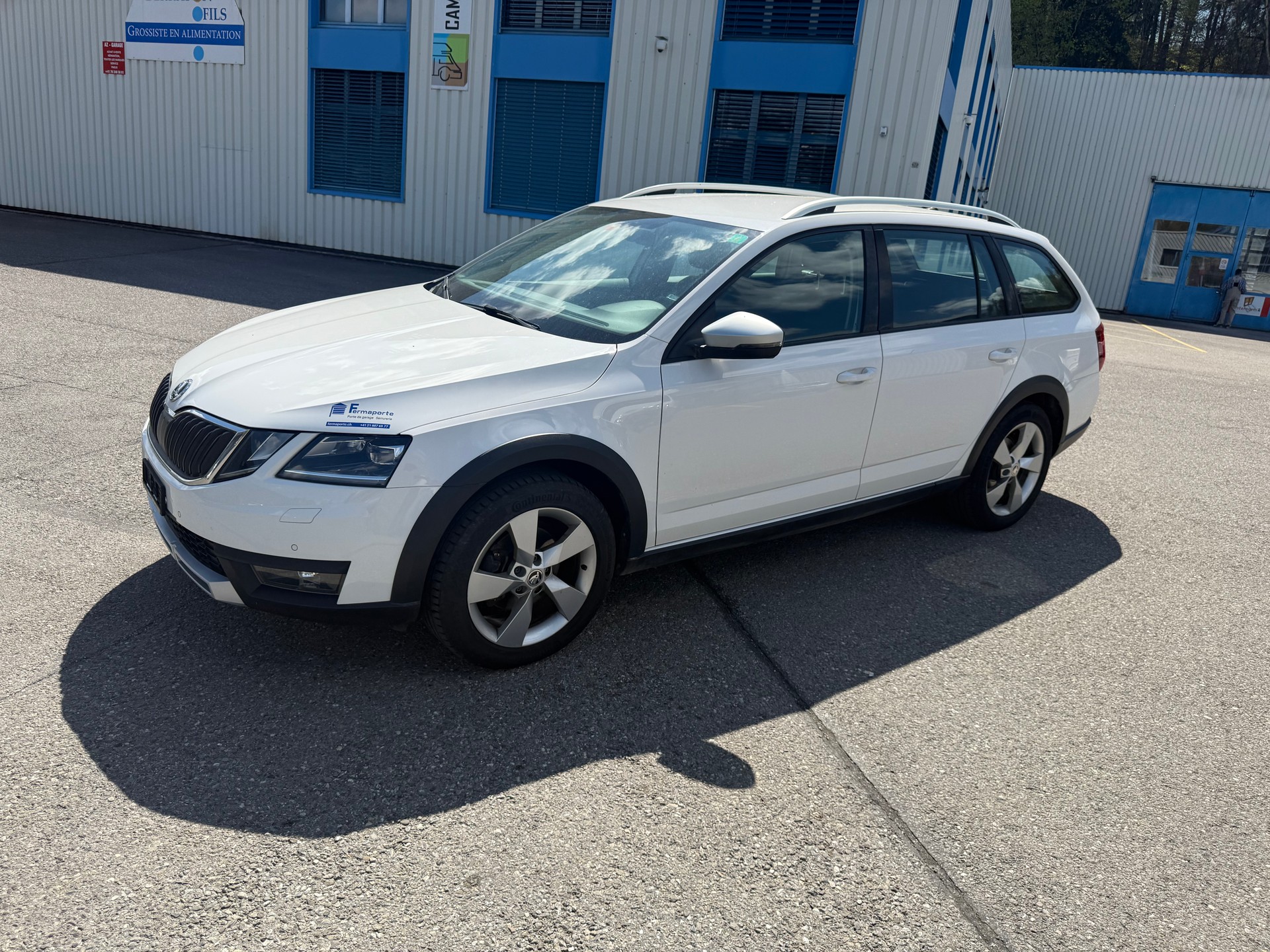 SKODA Octavia Combi 2.0 TDI Scout 4x4-image-0
