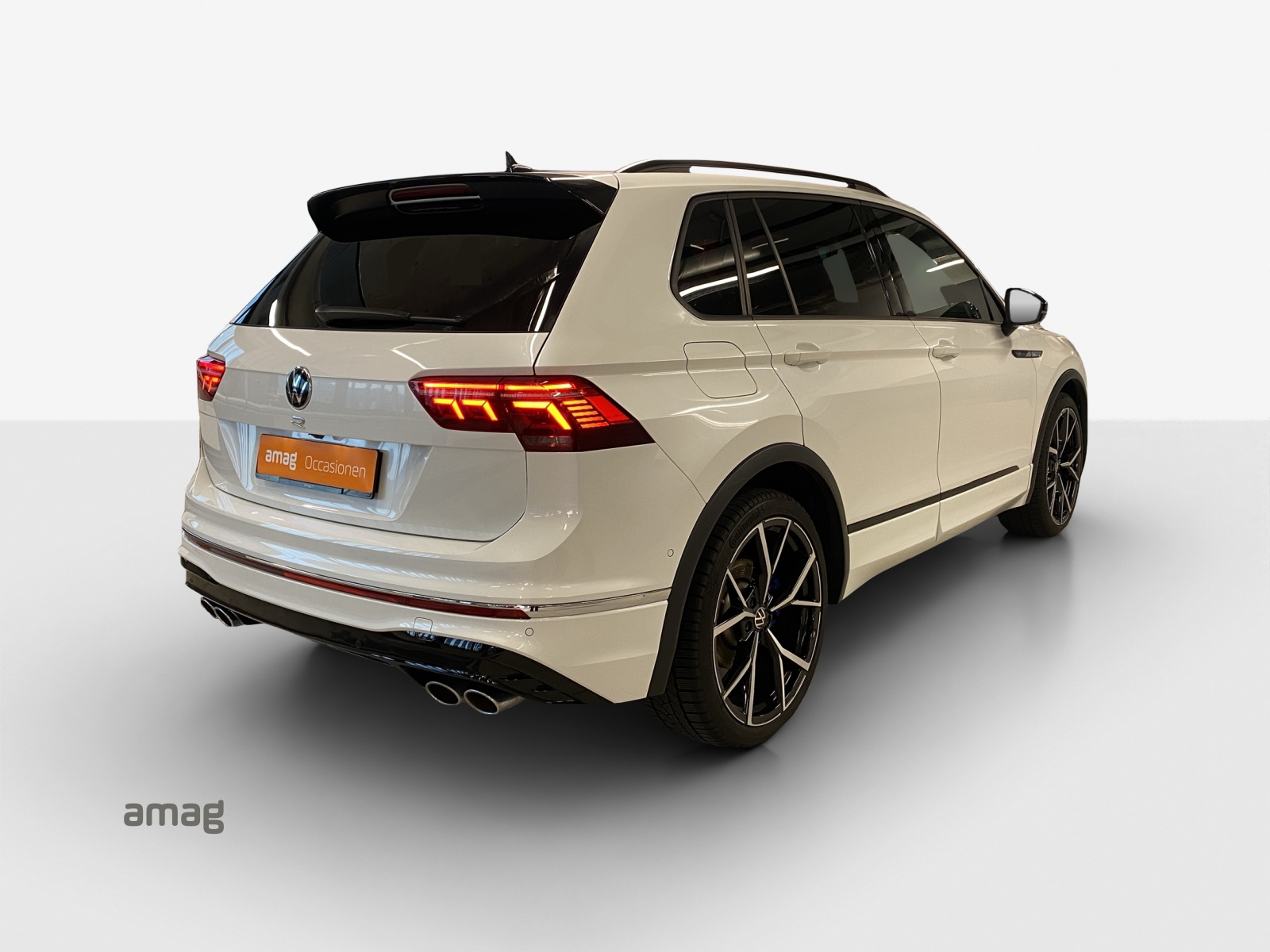 VW Tiguan 2.0TSI R 4Motion DSG-image-4