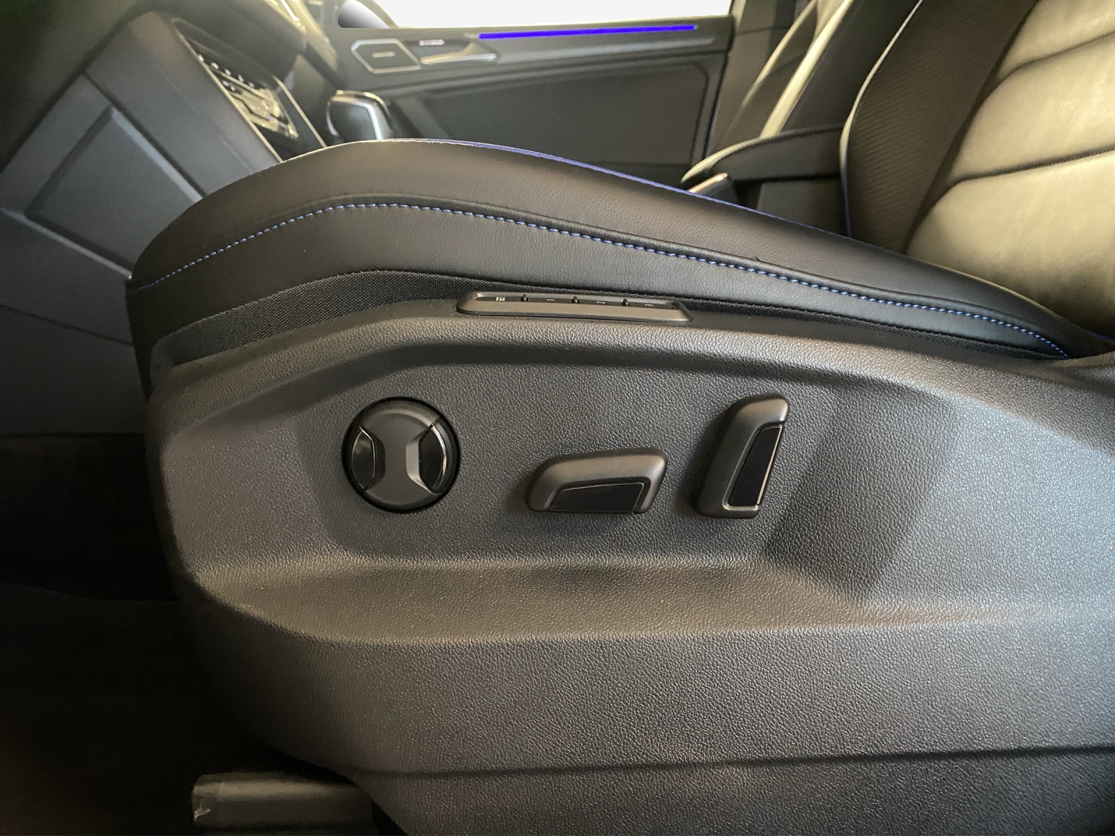 VW Tiguan 2.0TSI R 4Motion DSG-image-15
