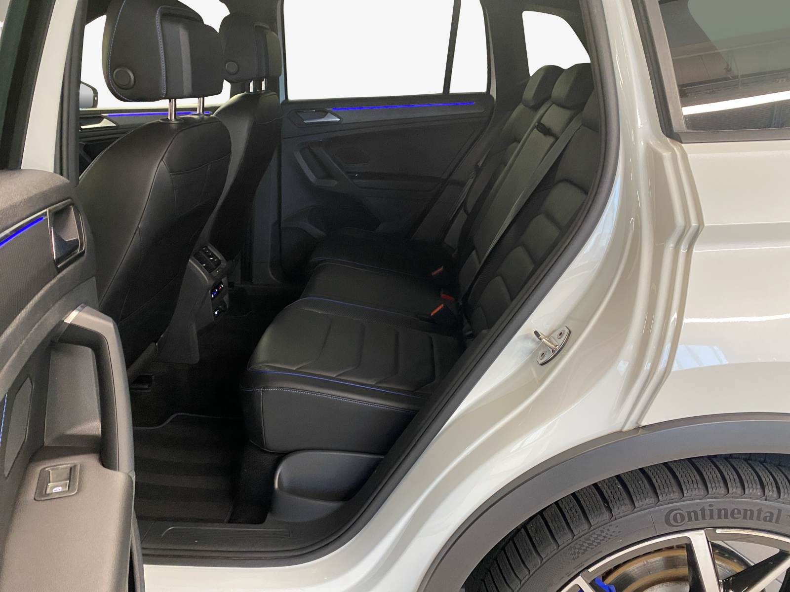VW Tiguan 2.0TSI R 4Motion DSG-image-11