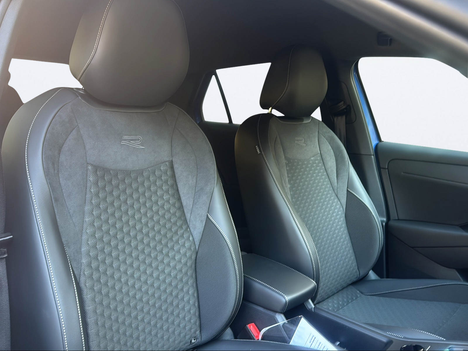 VW T-Roc 1.5 eTSI mHEV R-Line DSG-image-15