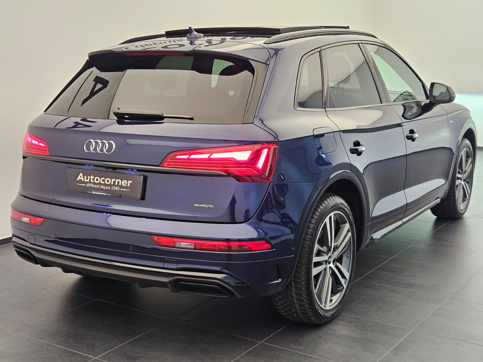 AUDI Q5 45 TFSI Black Edition quattro S-tronic-image-6