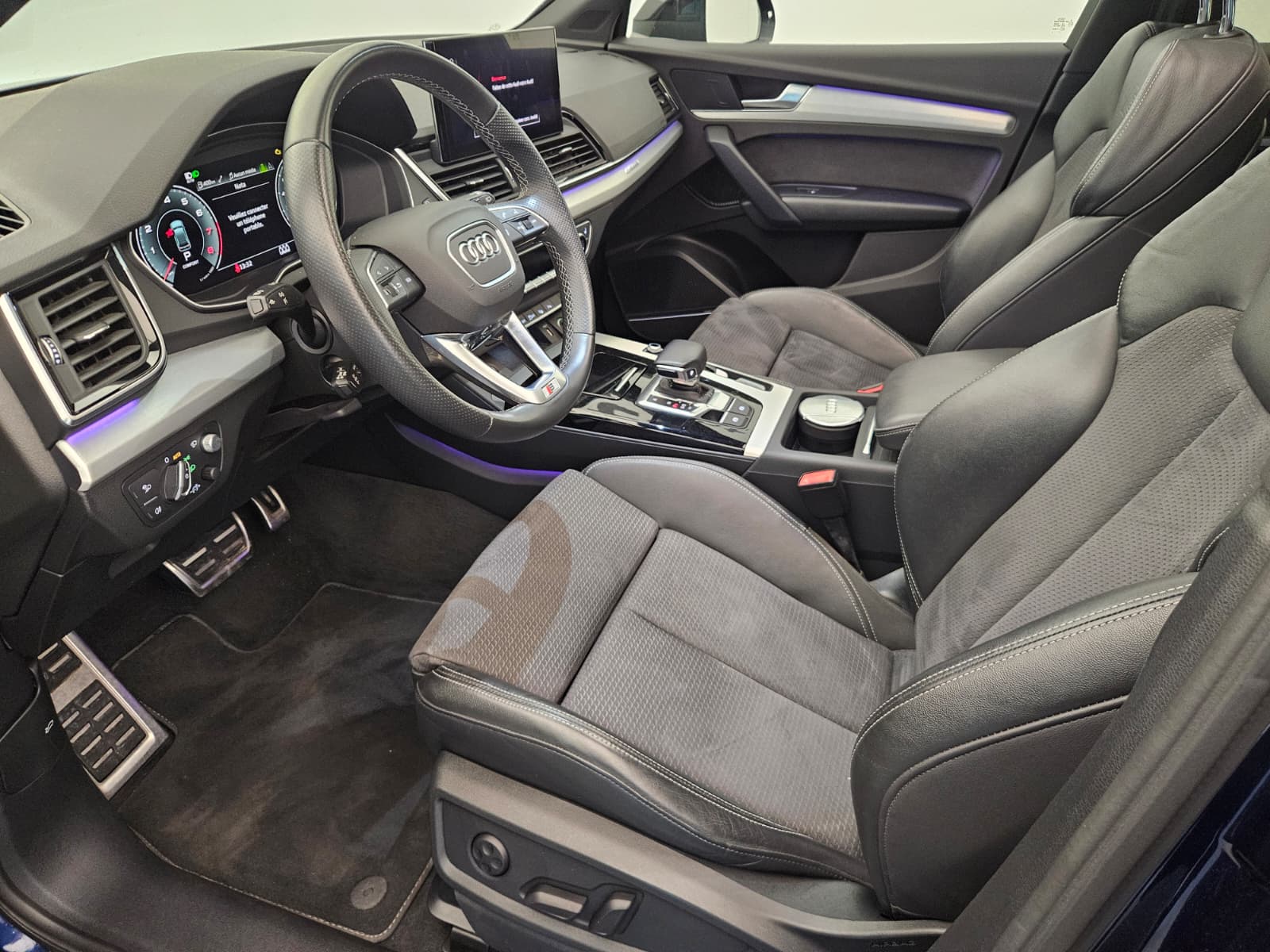 AUDI Q5 45 TFSI Black Edition quattro S-tronic-image-10