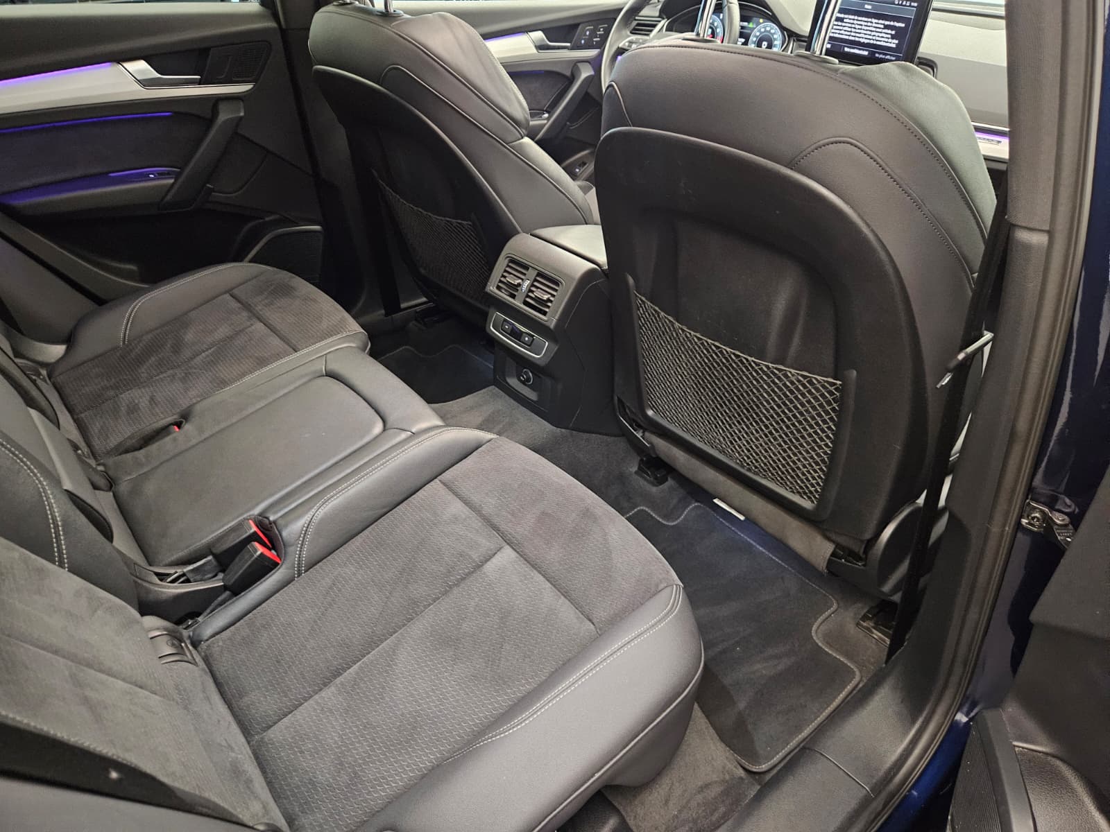 AUDI Q5 45 TFSI Black Edition quattro S-tronic-image-13