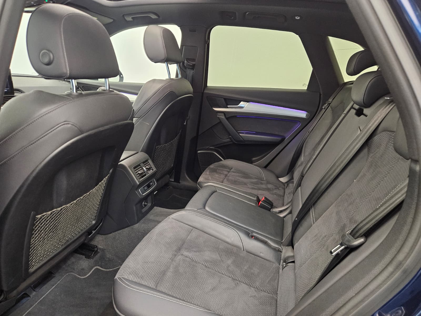 AUDI Q5 45 TFSI Black Edition quattro S-tronic-image-12