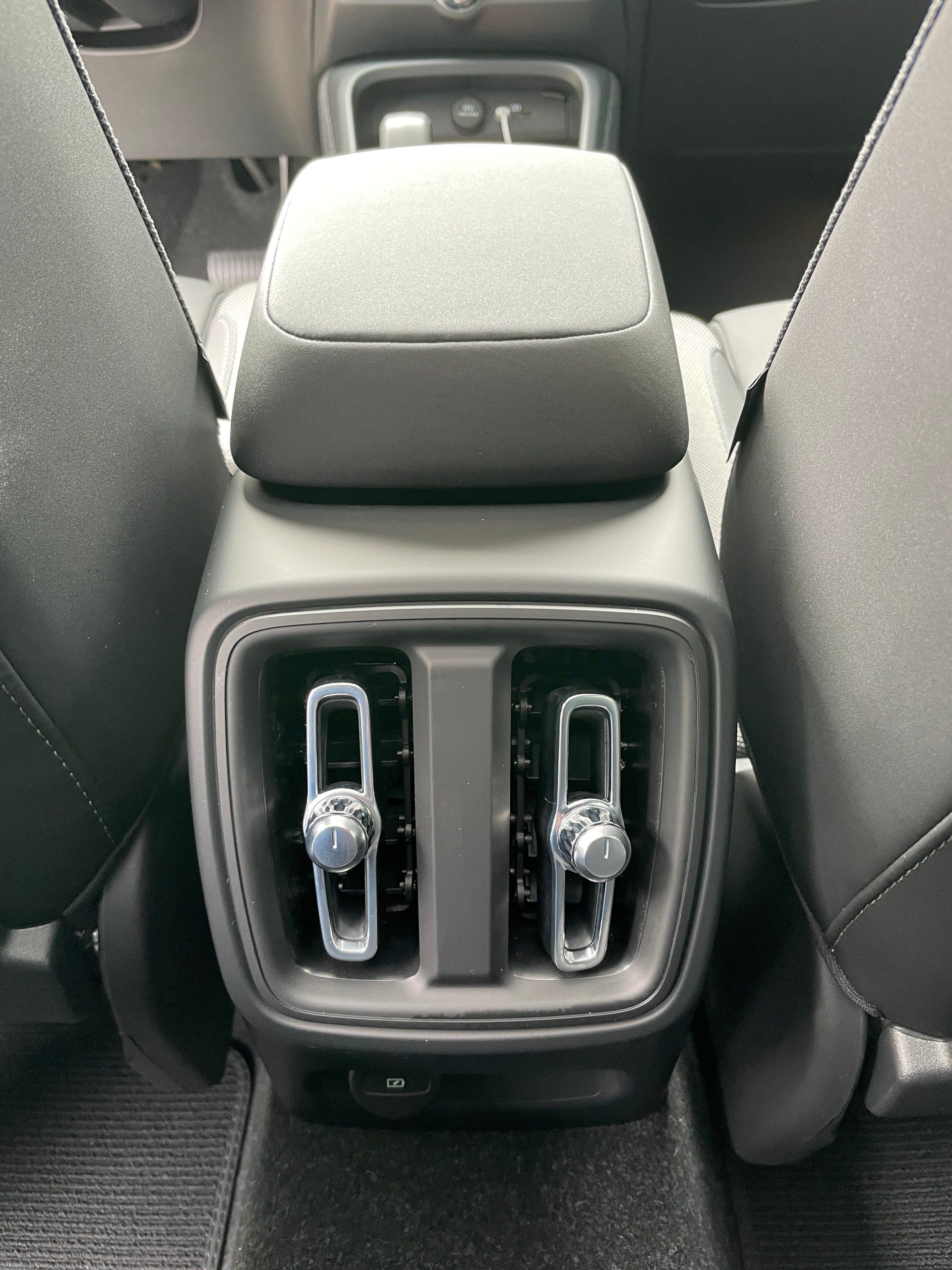 VOLVO C40 Recharge Pure Electric AWD Ultimate-image-18