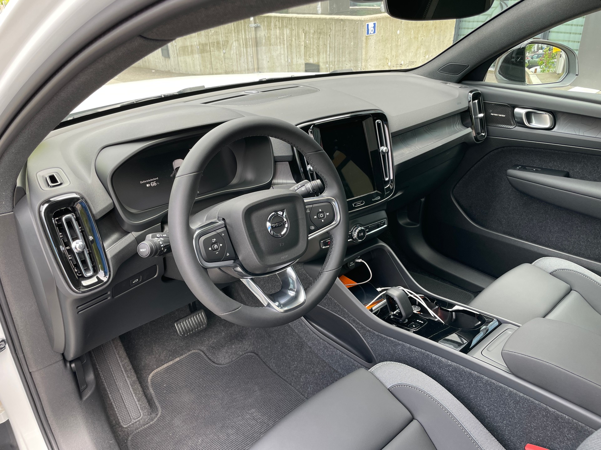 VOLVO C40 Recharge Pure Electric AWD Ultimate-image-12