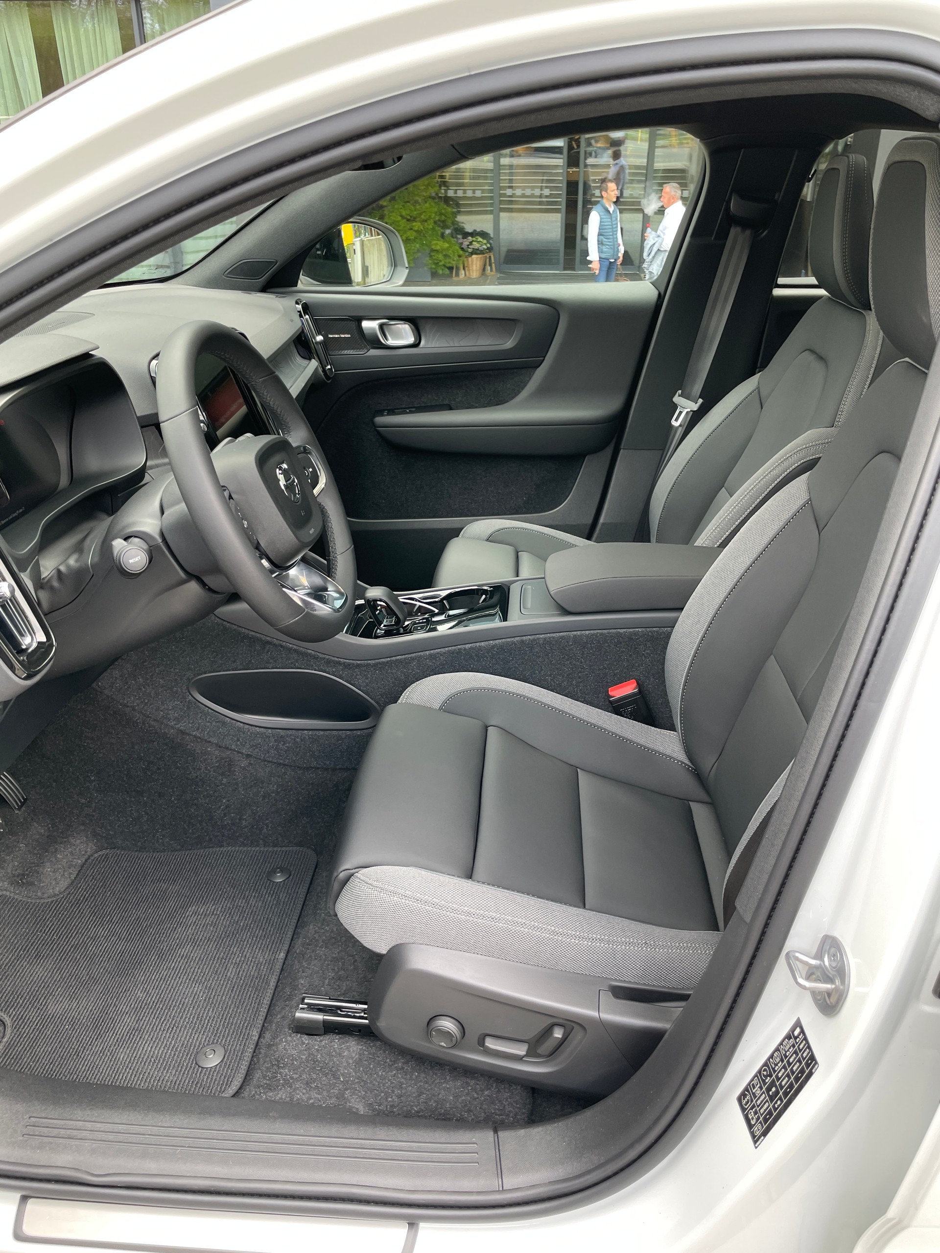 VOLVO C40 Recharge Pure Electric AWD Ultimate-image-15