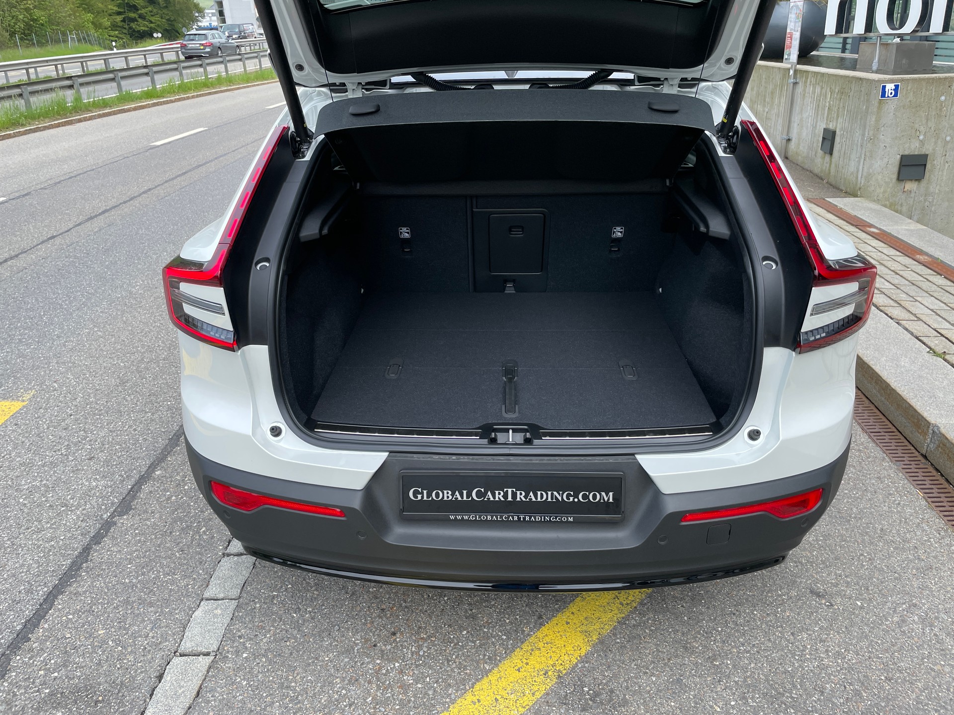 VOLVO C40 Recharge Pure Electric AWD Ultimate-image-7