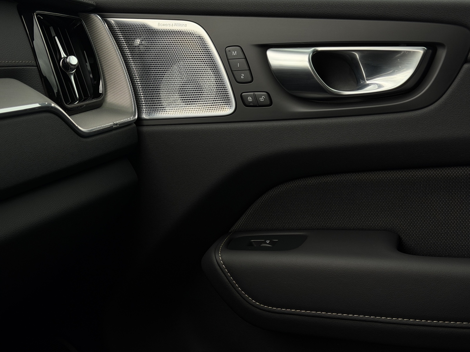 VOLVO XC60 2.0 T8 TE Polestar eAWD-image-14