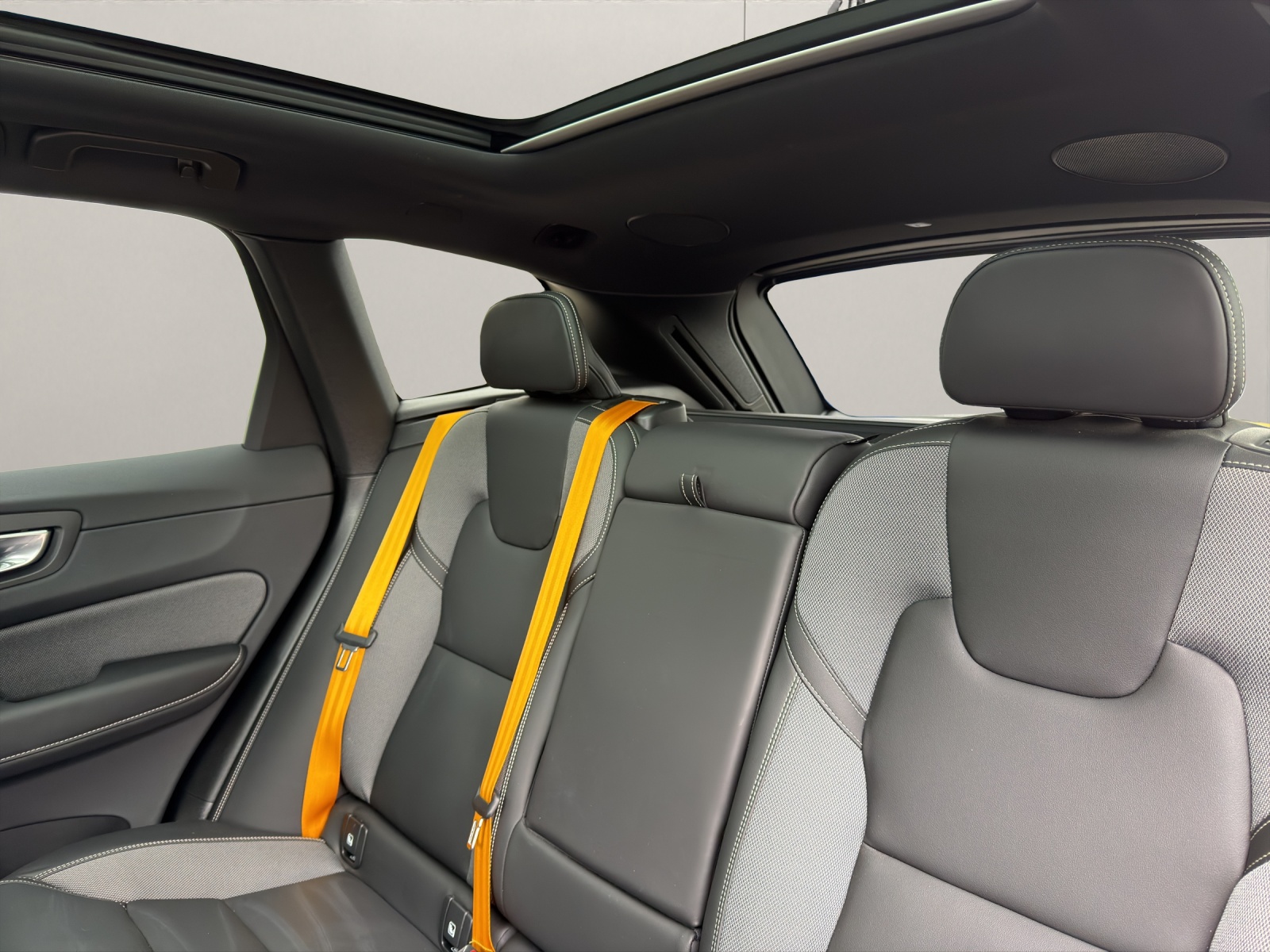 VOLVO XC60 2.0 T8 TE Polestar eAWD-image-15
