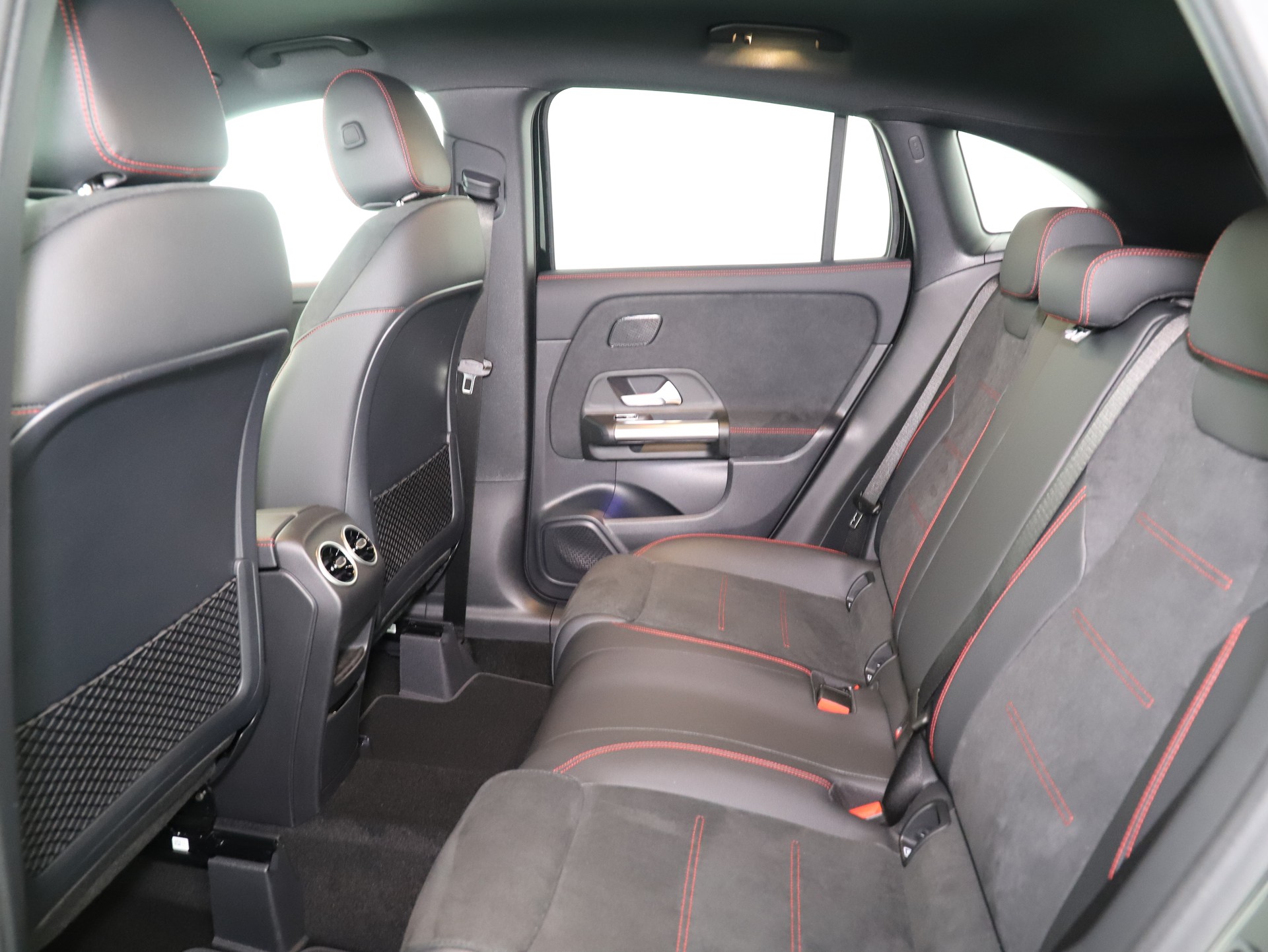 MERCEDES-BENZ GLA 200 Night Star 7G-D-image-10