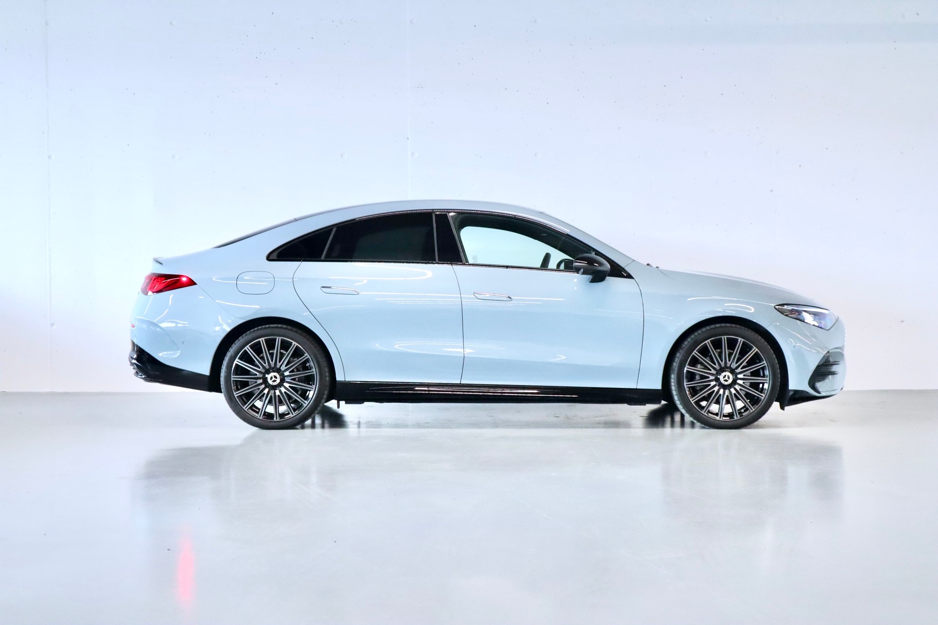 MERCEDES-BENZ CLA 350 4 Matic 85 kWh EQ AMG LINE | inkl. Beifahrerbildschirm!-image-4