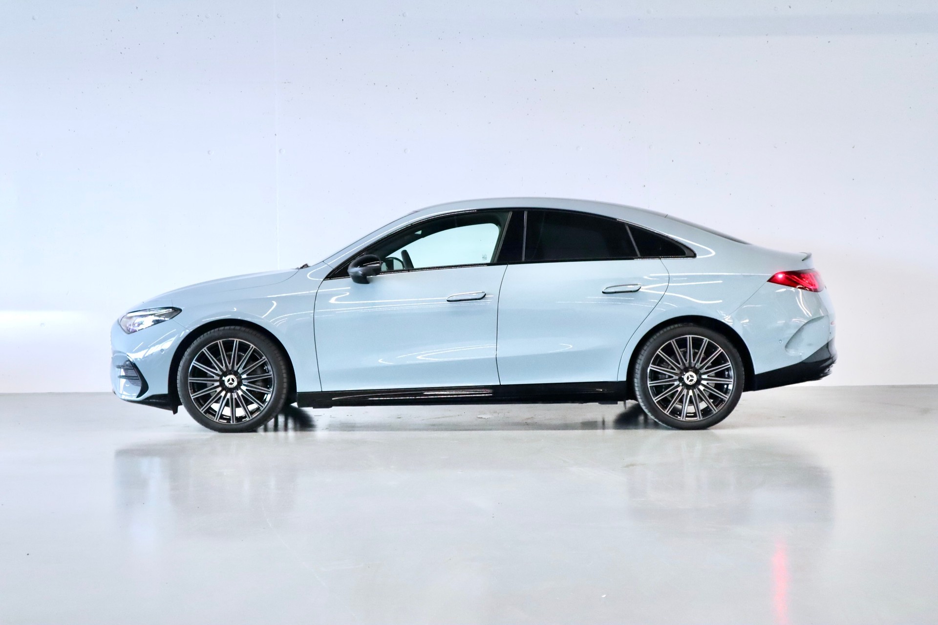 MERCEDES-BENZ CLA 350 4 Matic 85 kWh EQ AMG LINE | inkl. Beifahrerbildschirm!-image-1