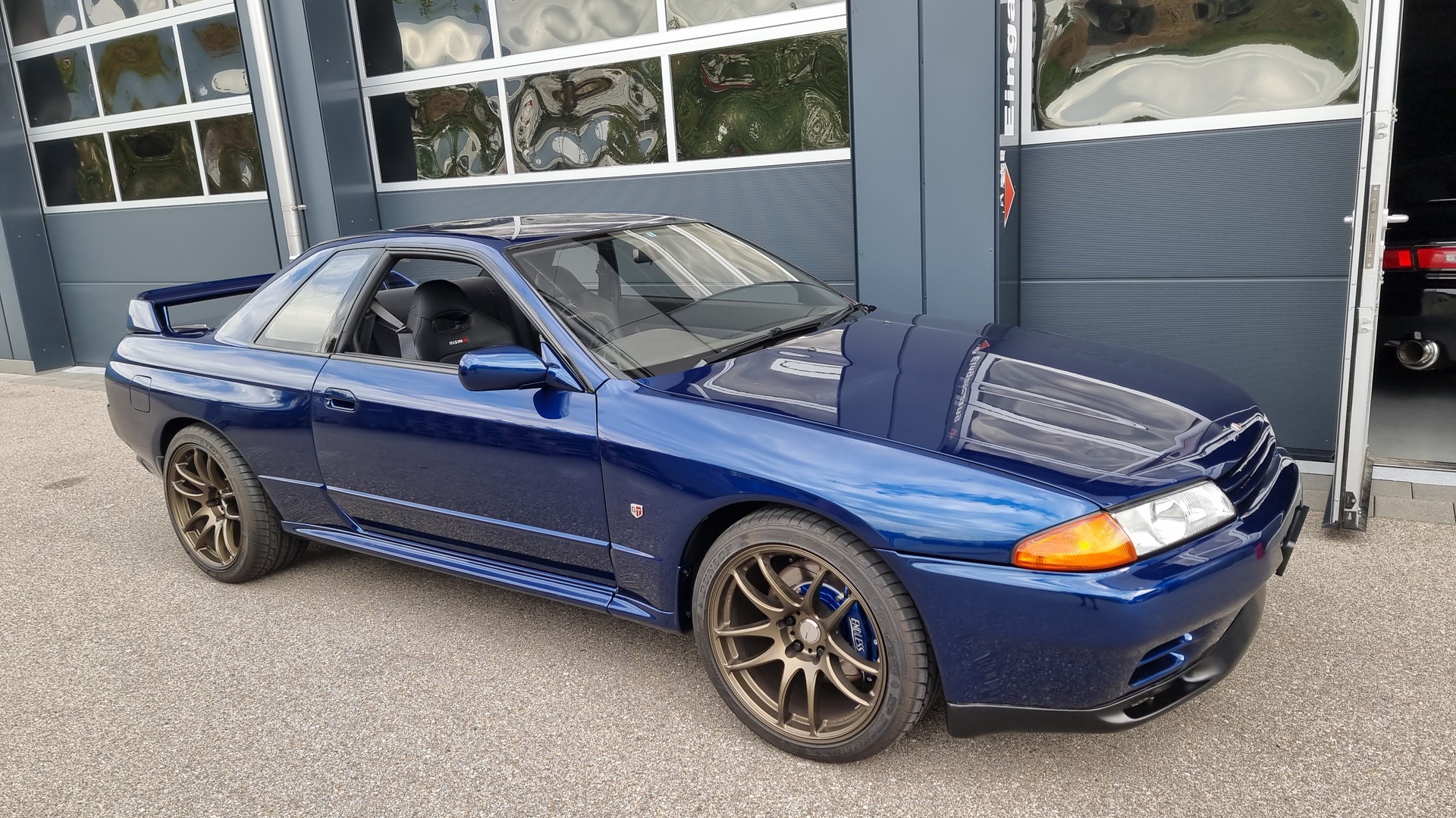 NISSAN R32 GT-R