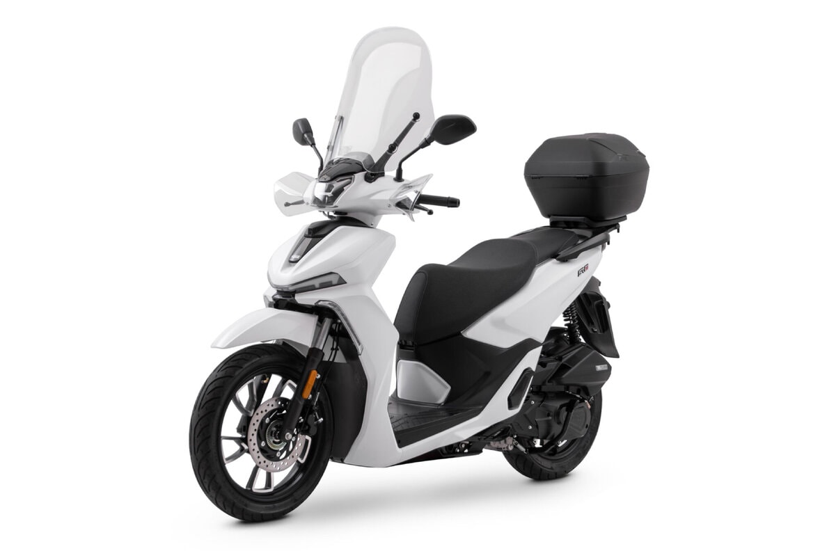 VOGE SR16-showroom-element-1