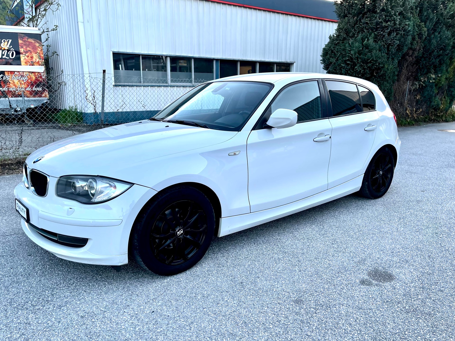 BMW 118d Dynamic Edition-image-7