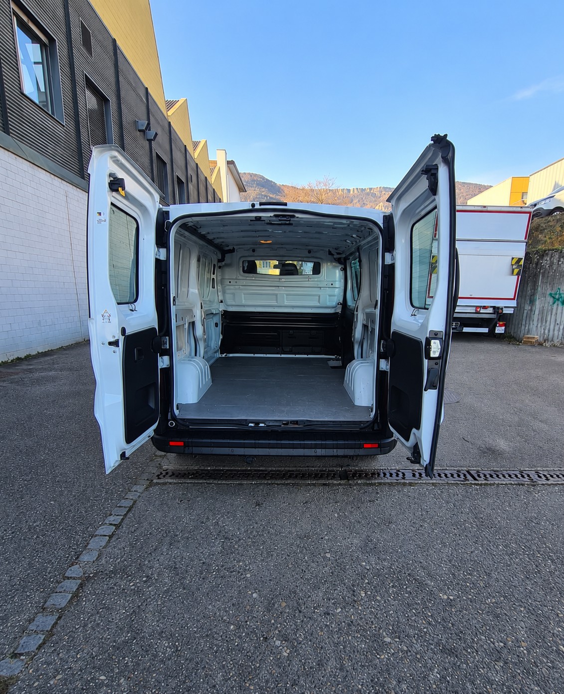 RENAULT Trafic 2.0 dCi 120 3.0t Business L2H1 ** L2 H1 ** Gr-Navi ** RF-Kamera ** 3-Plätzer ** Frisch Ab MFK & Service **-image-7