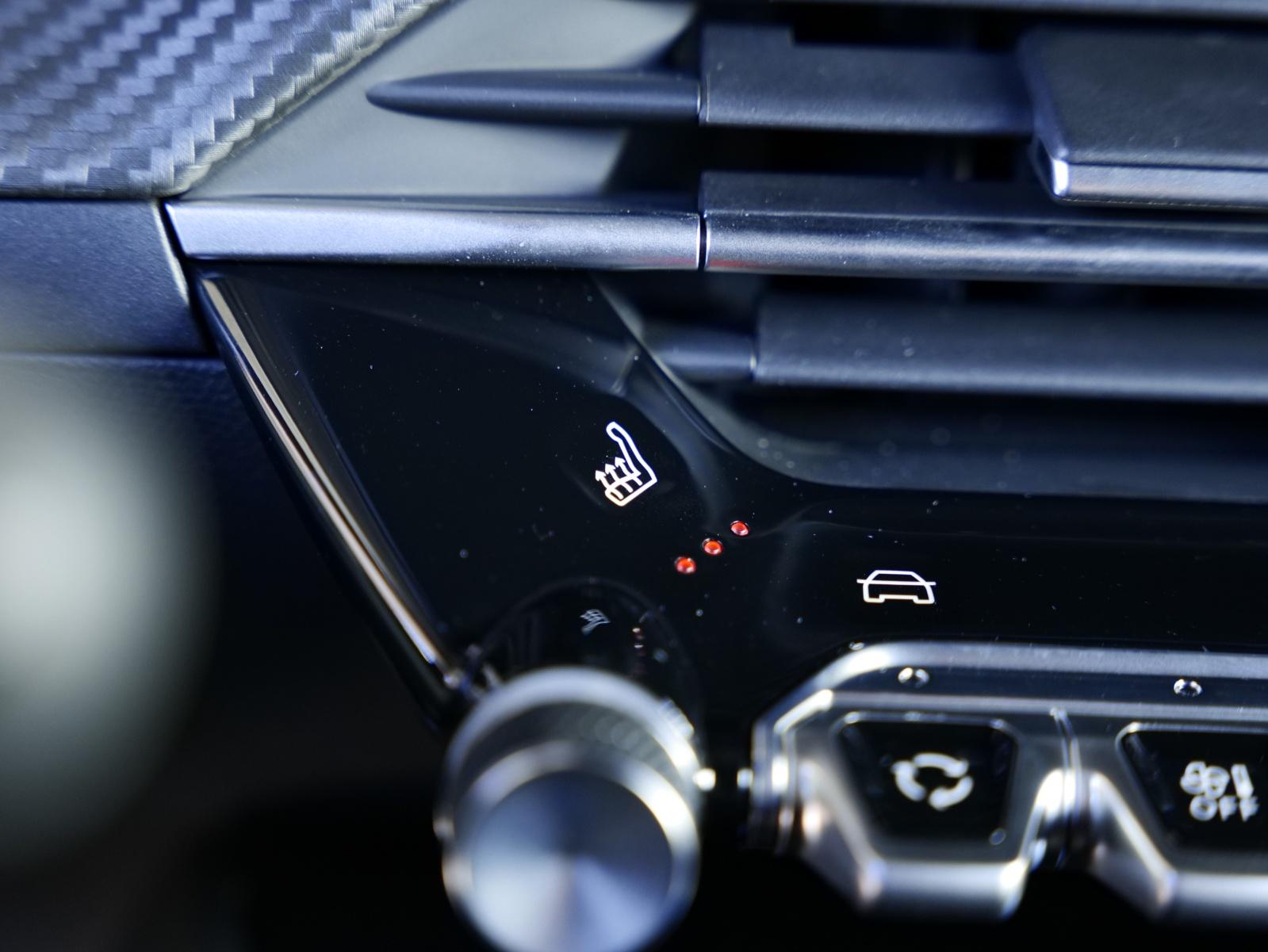 PEUGEOT 2008 1.2 Hybrid 145 GT-image-17